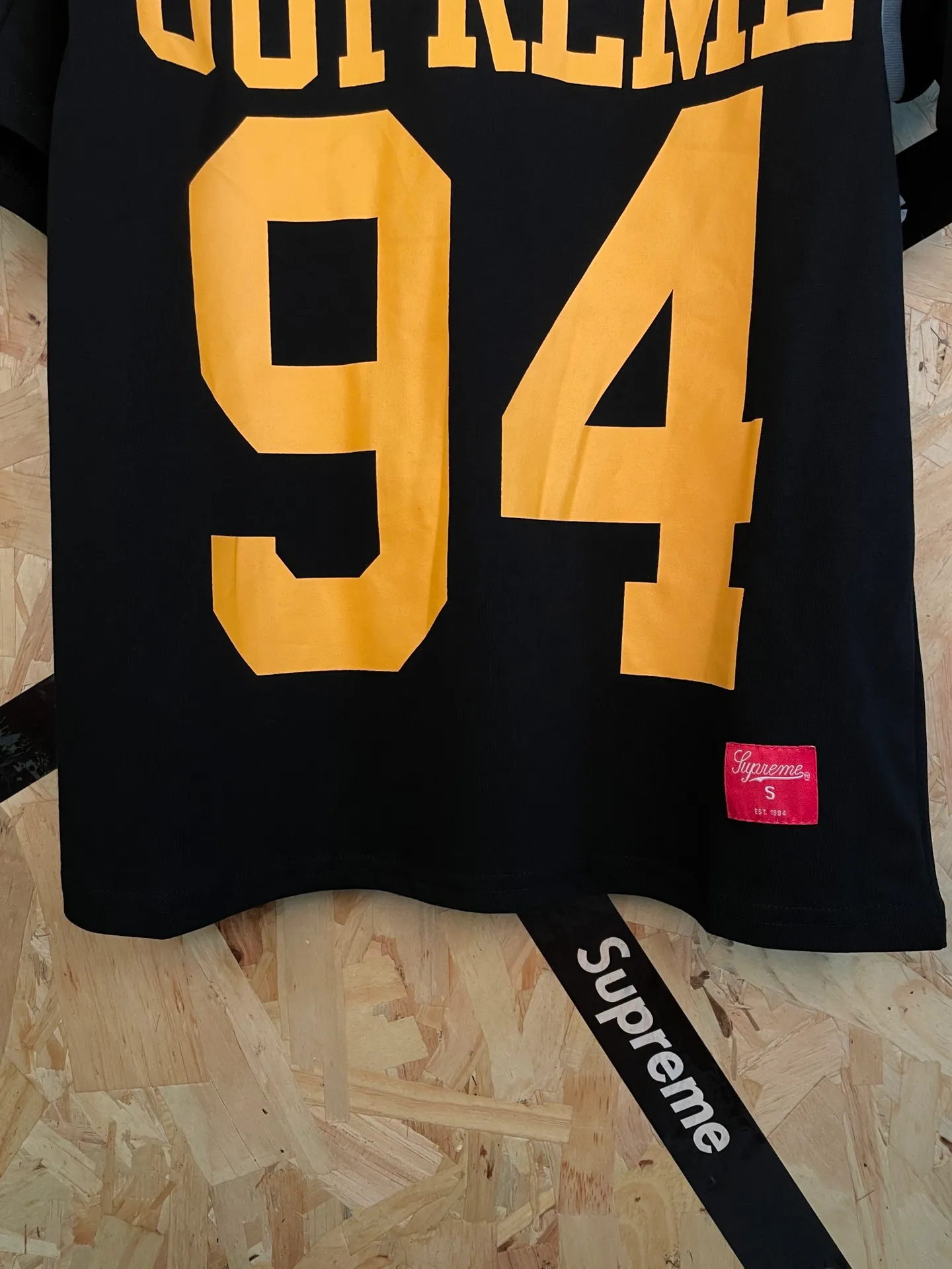 Style number: 8175 supreme ss 25 stitching pattern rib No. 94 printed round neck embroidery trendy short-sleeved T-sleeve football jersey Color: Black stitching Size: S-XL