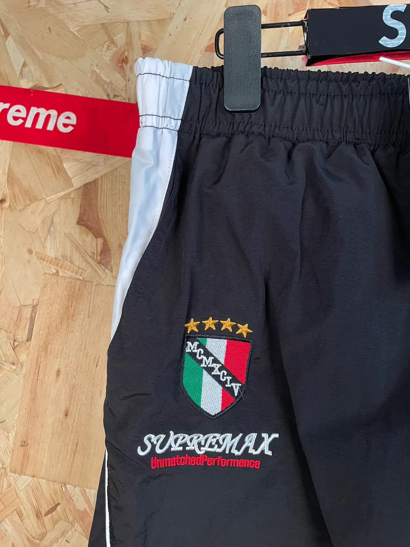 ￼ p150 Style number: 7103 Supreme SS 22 x Umbro co-branded Track Jacket hooded trendy suit casual sports trousers size: S M L XL color: Black trousers