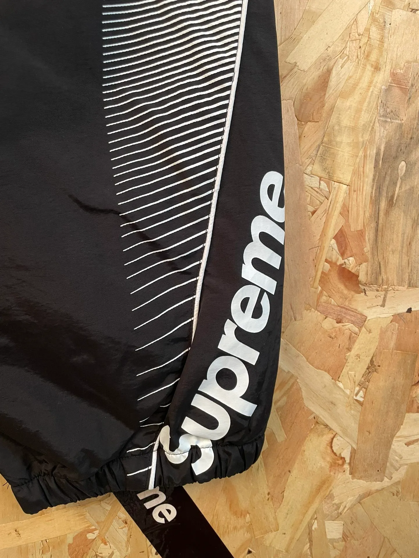 ￼ p150 Style number: 7103 Supreme SS 22 x Umbro co-branded Track Jacket hooded trendy suit casual sports trousers size: S M L XL color: Black trousers