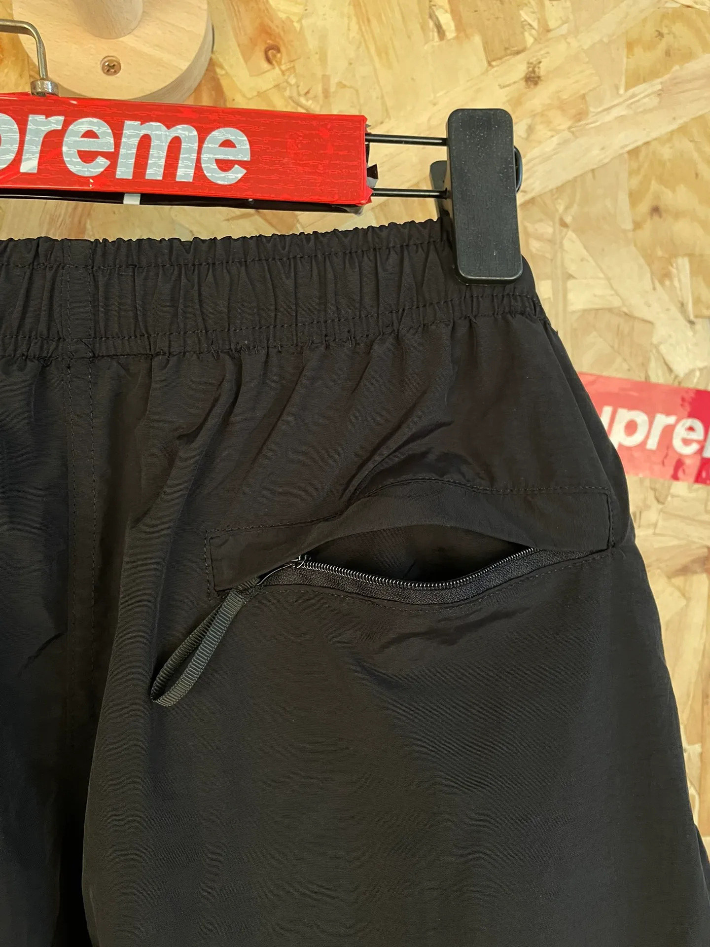 ￼ p150 Style number: 7103 Supreme SS 22 x Umbro co-branded Track Jacket hooded trendy suit casual sports trousers size: S M L XL color: Black trousers