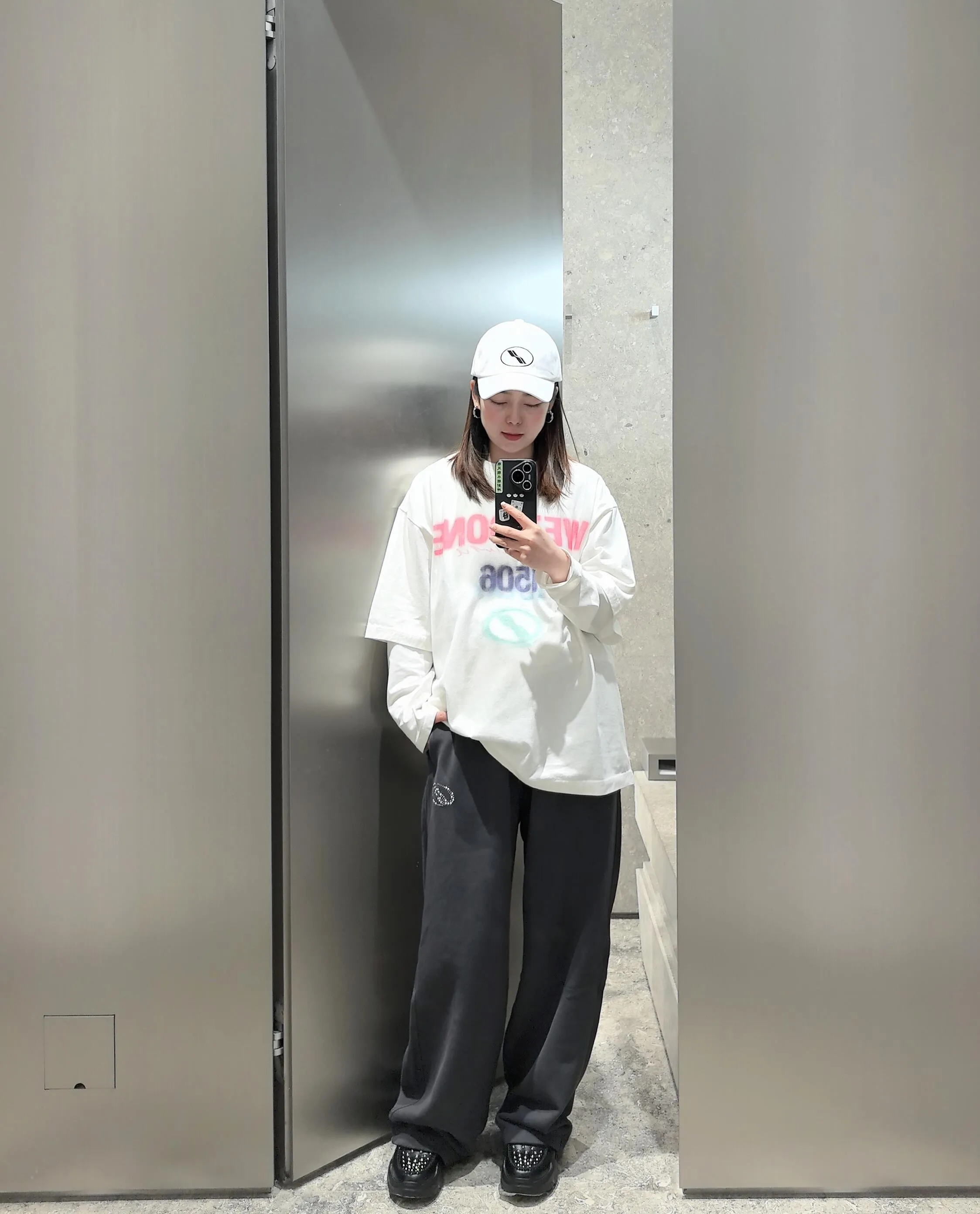 「 」