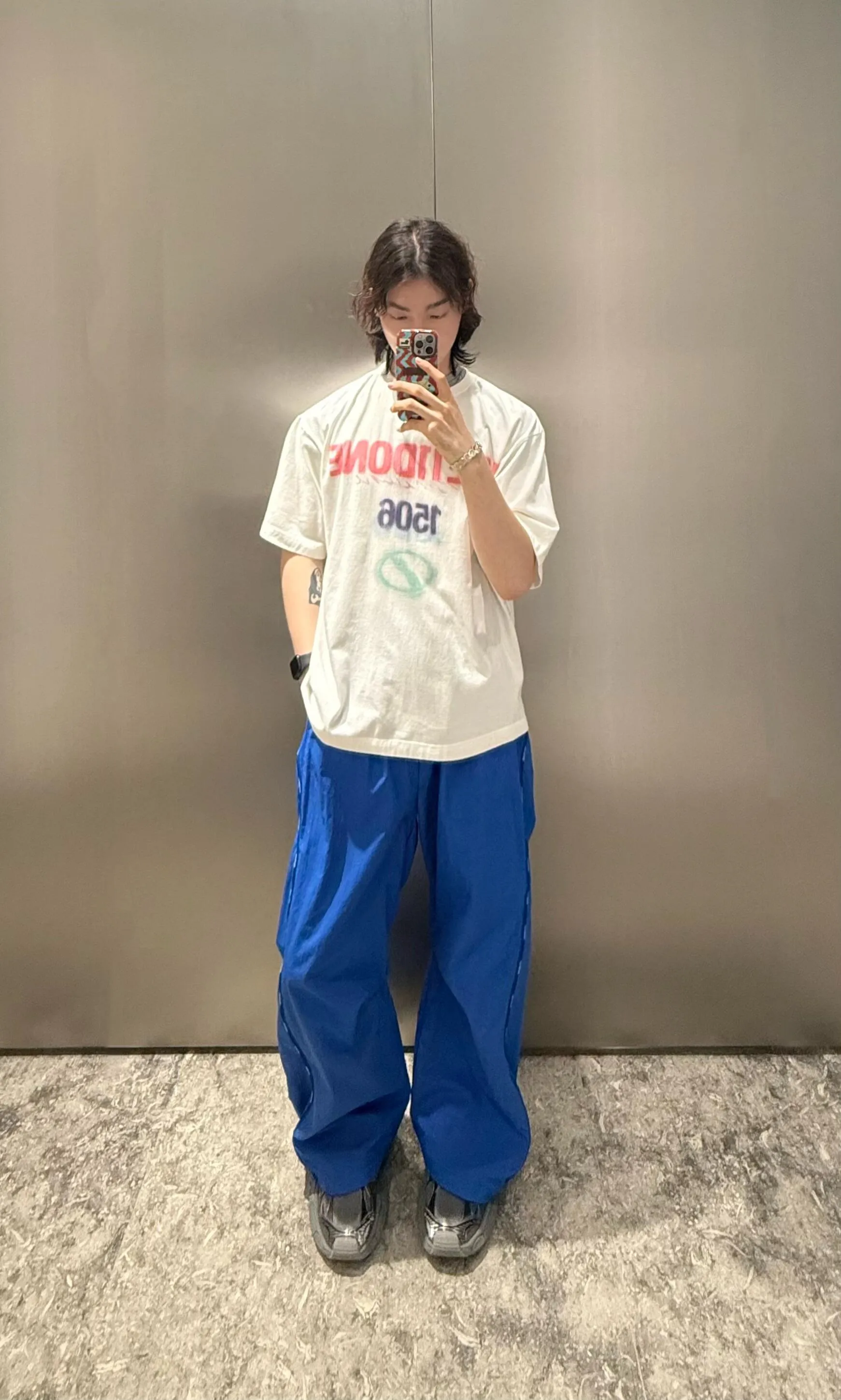 「 」
