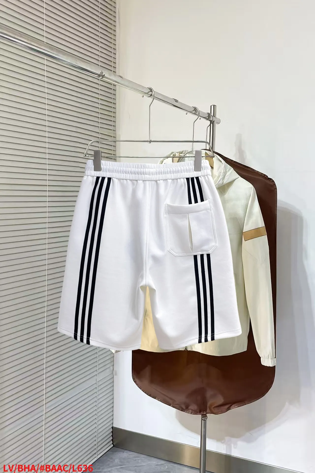 Y 3 Complete three standards 2026 summer New Arrival men's casual shorts, advanced custom-made Breathable fabric Breathable fabric with high elasticity and comfort, impeccable details, top-grade accessories, original logo design concept, delicate and soft feel! The upper body fit is awesome! Size: M-XXXL Please state your height and weight when ordering