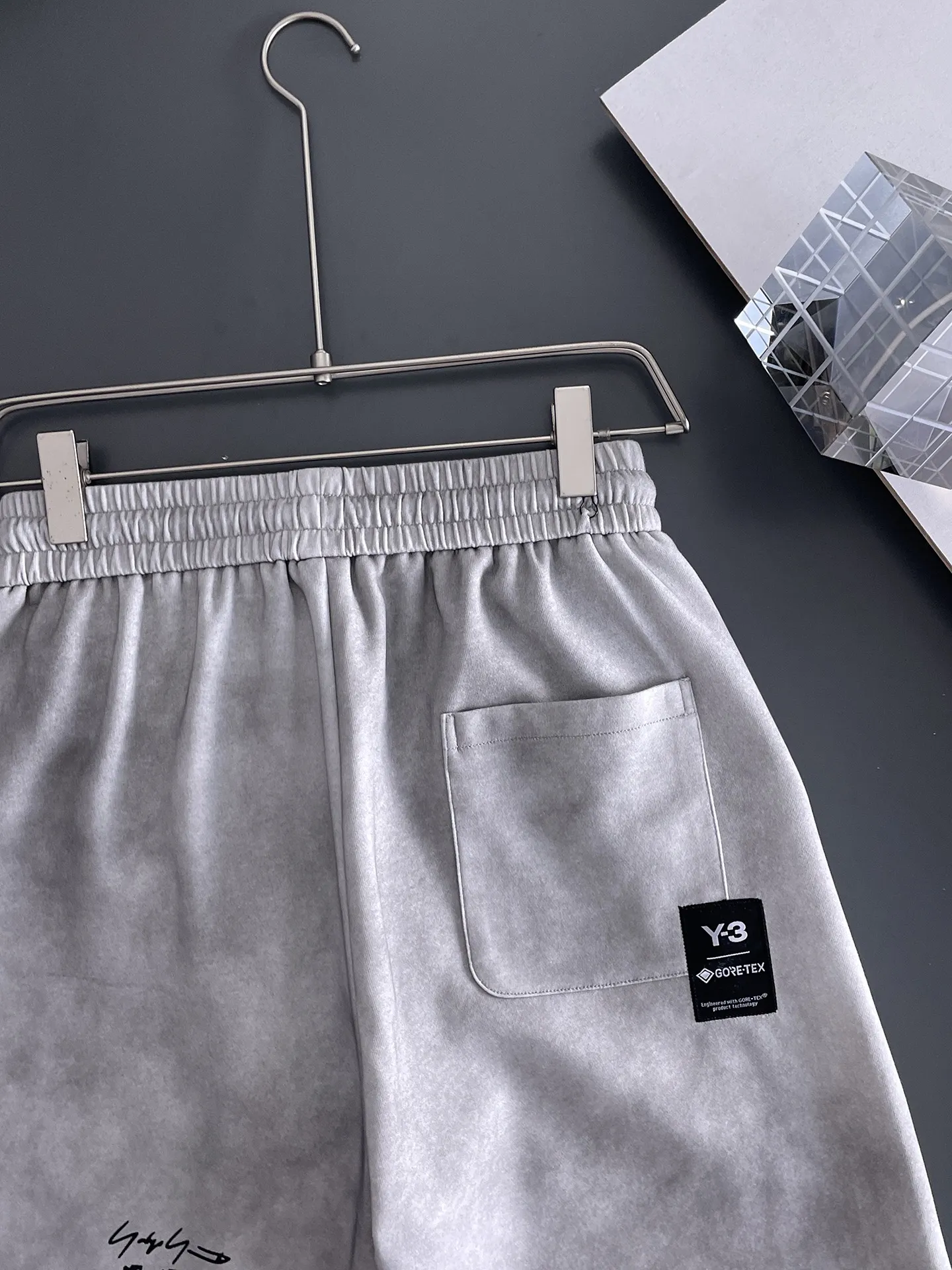 Y 3 Complete three standards 2025 summer New Arrival men's casual shorts, advanced custom-made Breathable fabric Breathable fabric with high stretch and comfort, impeccable details, top-grade accessories, original logo design concept, delicate and soft feel! The upper body fit is awesome! Size: M-XXXL Please state your height and weight when ordering