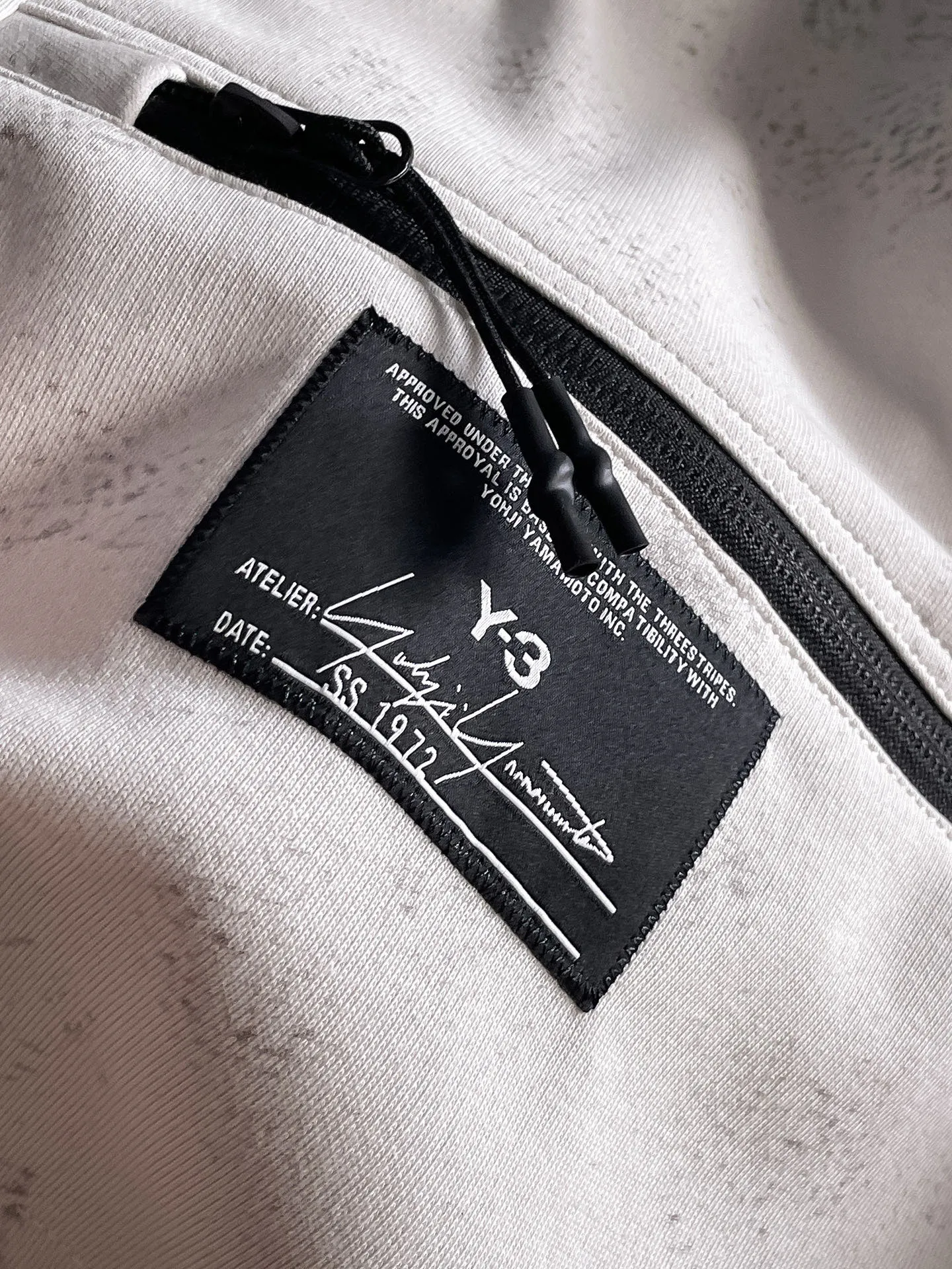Y 3 Complete three standards 2025 summer New Arrival men's casual shorts, advanced custom-made Breathable fabric Breathable fabric with high stretch and comfort, impeccable details, top-grade accessories, original logo design concept, delicate and soft feel! The upper body fit is awesome! Size: M-XXXL Please state your height and weight when ordering