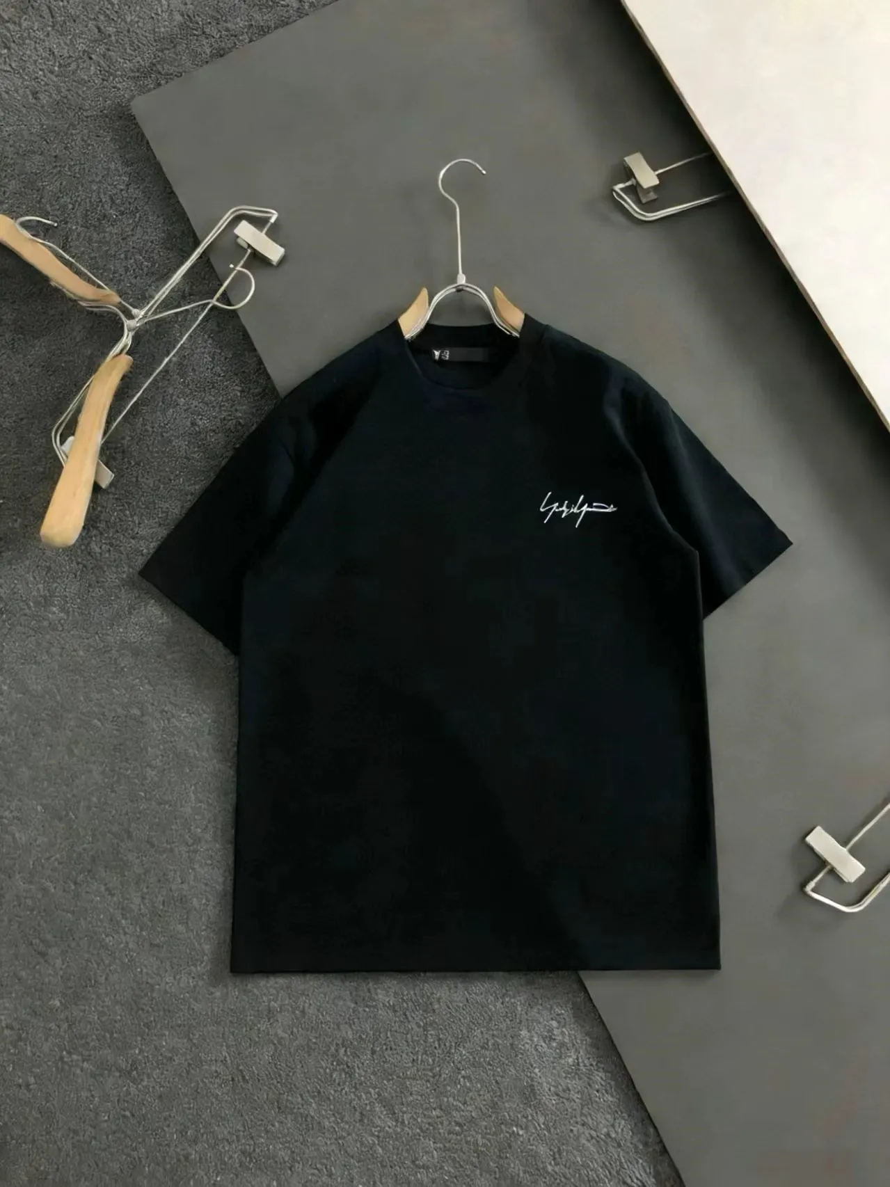 Y 3 Yohji Yamamoto 2026 Spring and Summer New Arrival short-sleeved T-shirt Customized cotton letter logo printing Color: Black White Color Sizes: M-XXXL