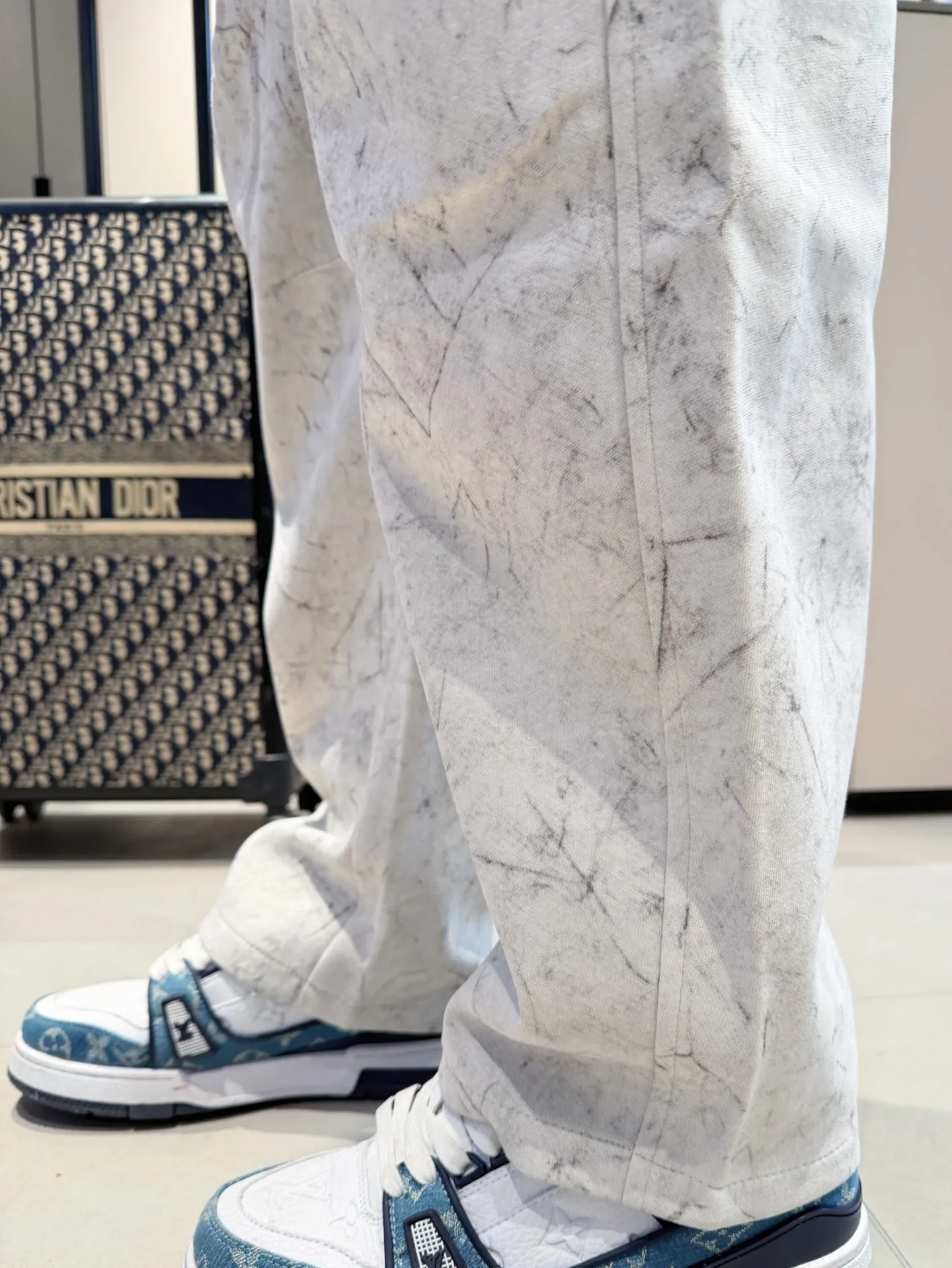 Y 3 🆕2026 Autumn and Winter New Arrival trousers and casual pants🎁 are on sale simultaneously on the official website. Brand Classic LOGO casual pants, customized fabrics, excellent comfort and strong touch. Highly recognisable, perfect appearance and craftsmanship. Size:M-3XL
