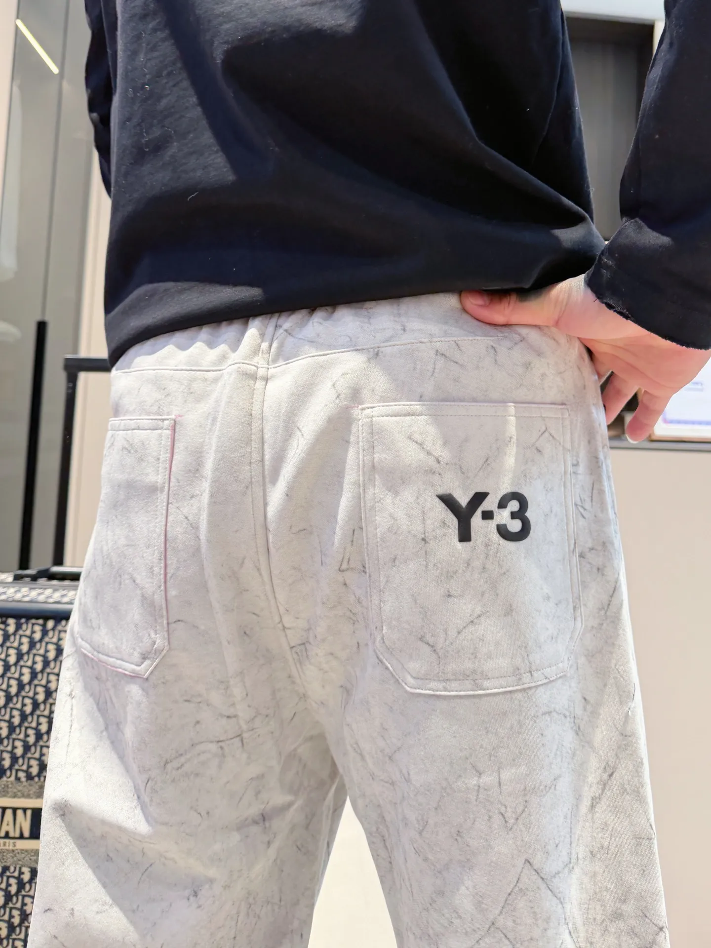 Y 3 🆕2026 Autumn and Winter New Arrival trousers and casual pants🎁 are on sale simultaneously on the official website. Brand Classic LOGO casual pants, customized fabrics, excellent comfort and strong touch. Highly recognisable, perfect appearance and craftsmanship. Size:M-3XL
