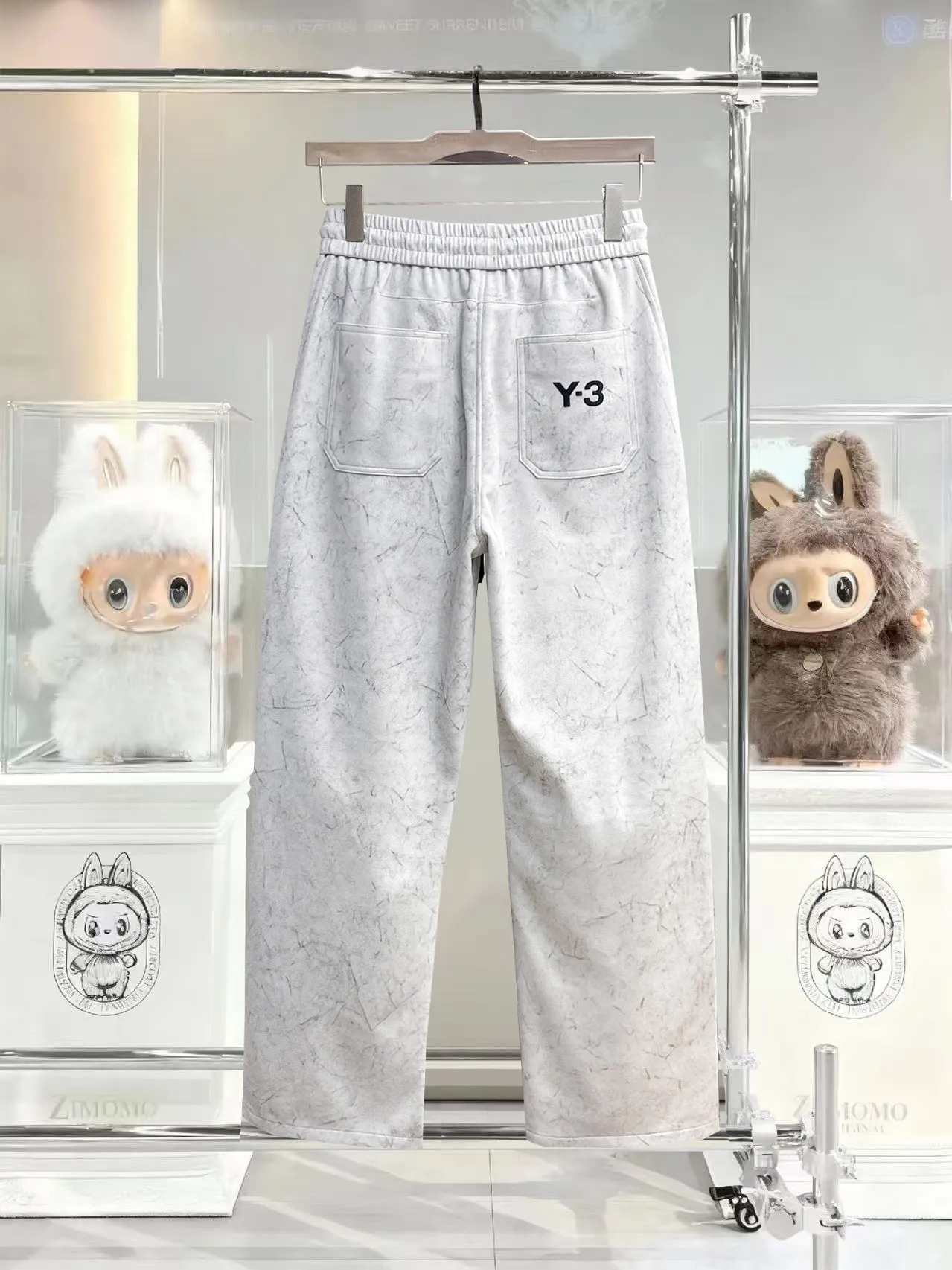 Y 3 🆕2026 Autumn and Winter New Arrival trousers and casual pants🎁 are on sale simultaneously on the official website. Brand Classic LOGO casual pants, customized fabrics, excellent comfort and strong touch. Highly recognisable, perfect appearance and craftsmanship. Size:M-3XL