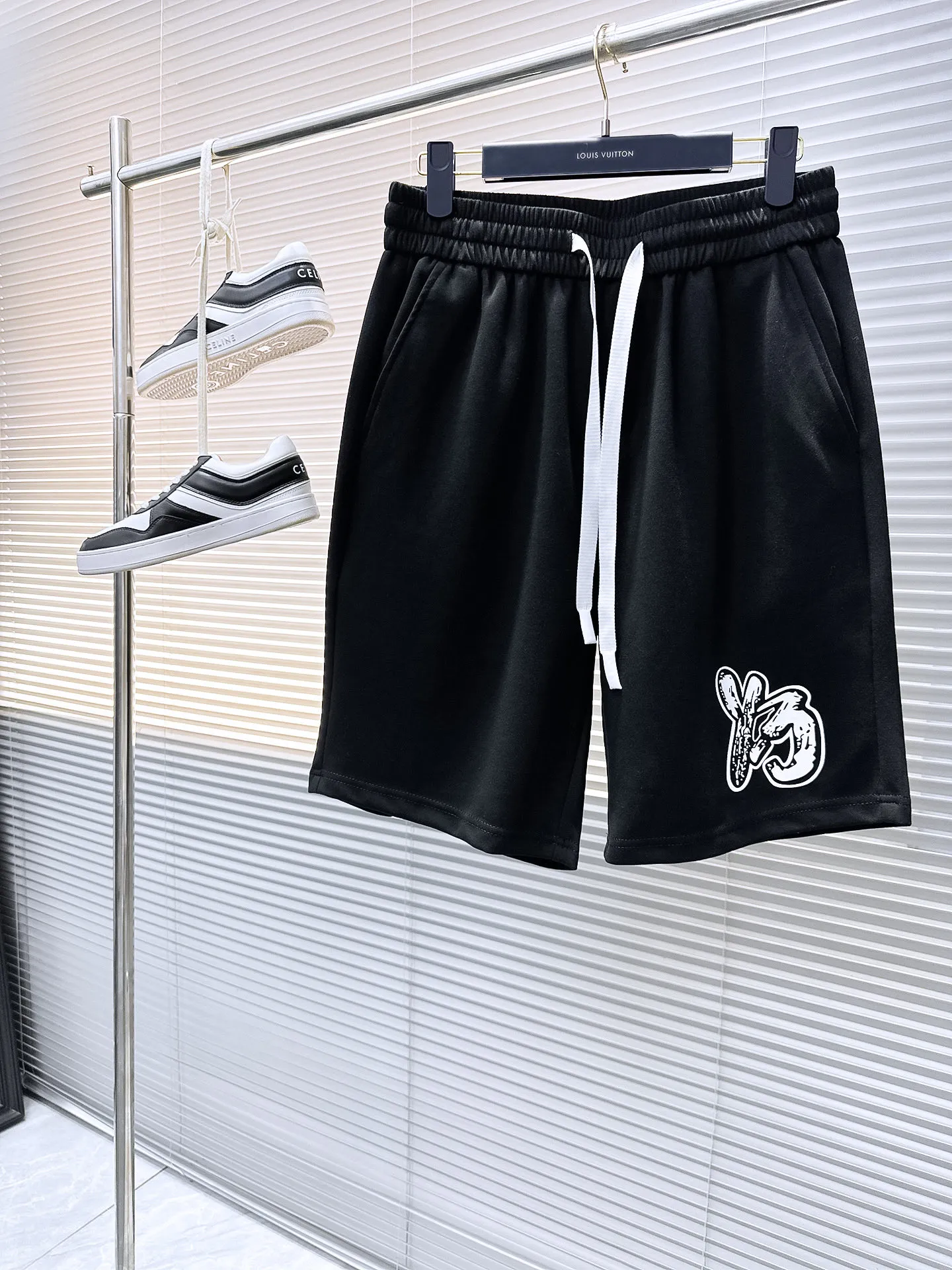 Y 3 Complete three standards 2026 summer New Arrival men's casual shorts, advanced custom-made Breathable fabric Breathable fabric with high elasticity and comfort, impeccable details, top-grade accessories, original logo design concept, delicate and soft feel! The upper body fit is awesome! Size: M-XXXL Please state your height and weight when ordering