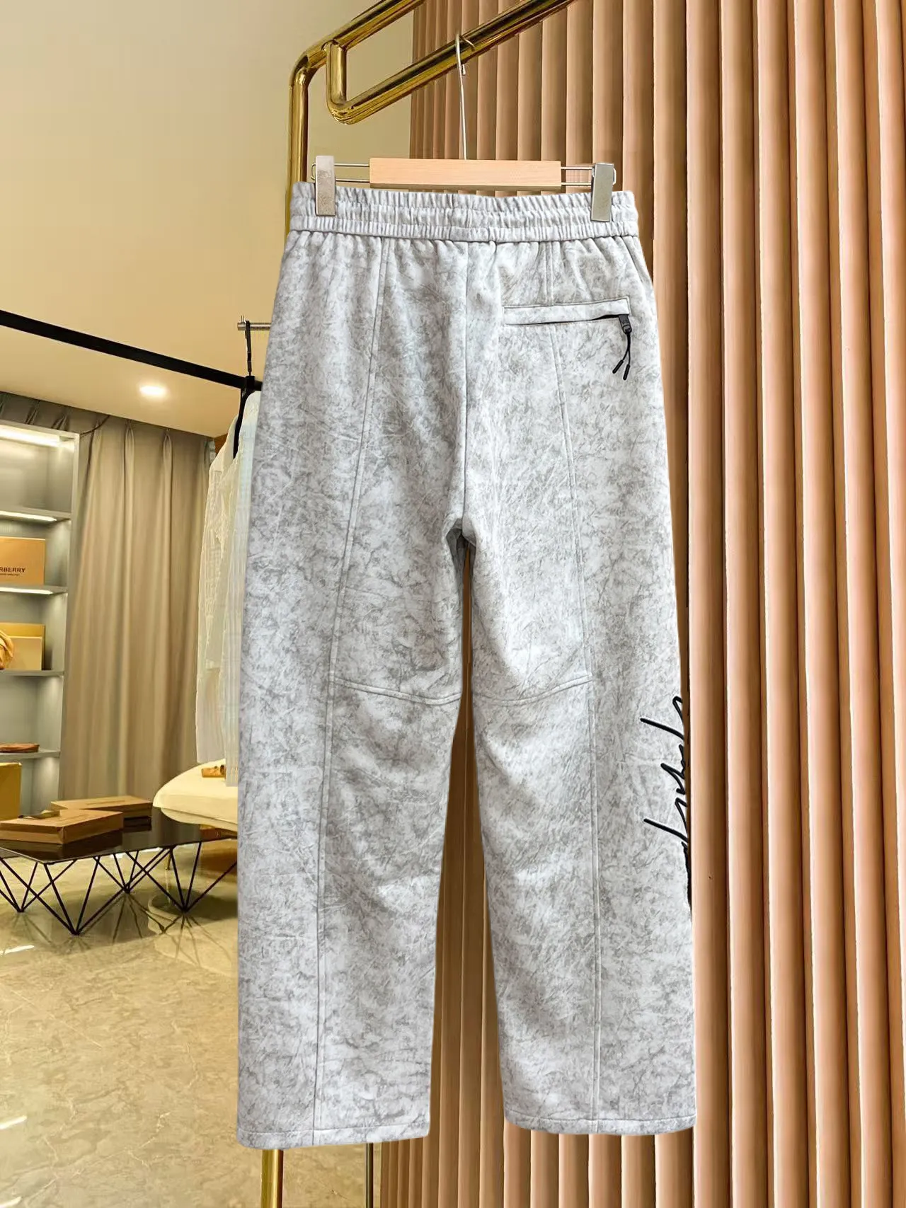 Y 3 [Higher version] The latest products for autumn and winter 2026, available at the counter simultaneously, original goods, fashionable casual trousers and casual pants, using imported original fabrics, top-grade embroidery 🪡 craft letter pattern logo, original hardware accessories decoration, simple yet fashionable, fashionable and handsome upper body, Sizes: M-3XL