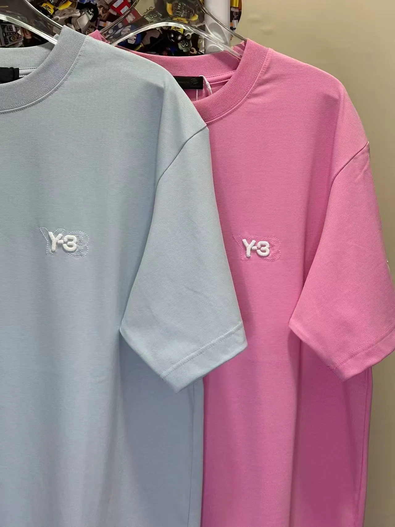 L 26709# Y-3 New spring and summer model, the original high version Y-3. The fabric is made of high-density pure cotton. It does not deform or shrink. Process introduction: Catwalk style. Personalized logo on the front and rear panels. The left sleeve uses 10,000-needle BEHRINGER precision embroidery🪡 Color: Black White Light Blue Pink Size: S-XXL
