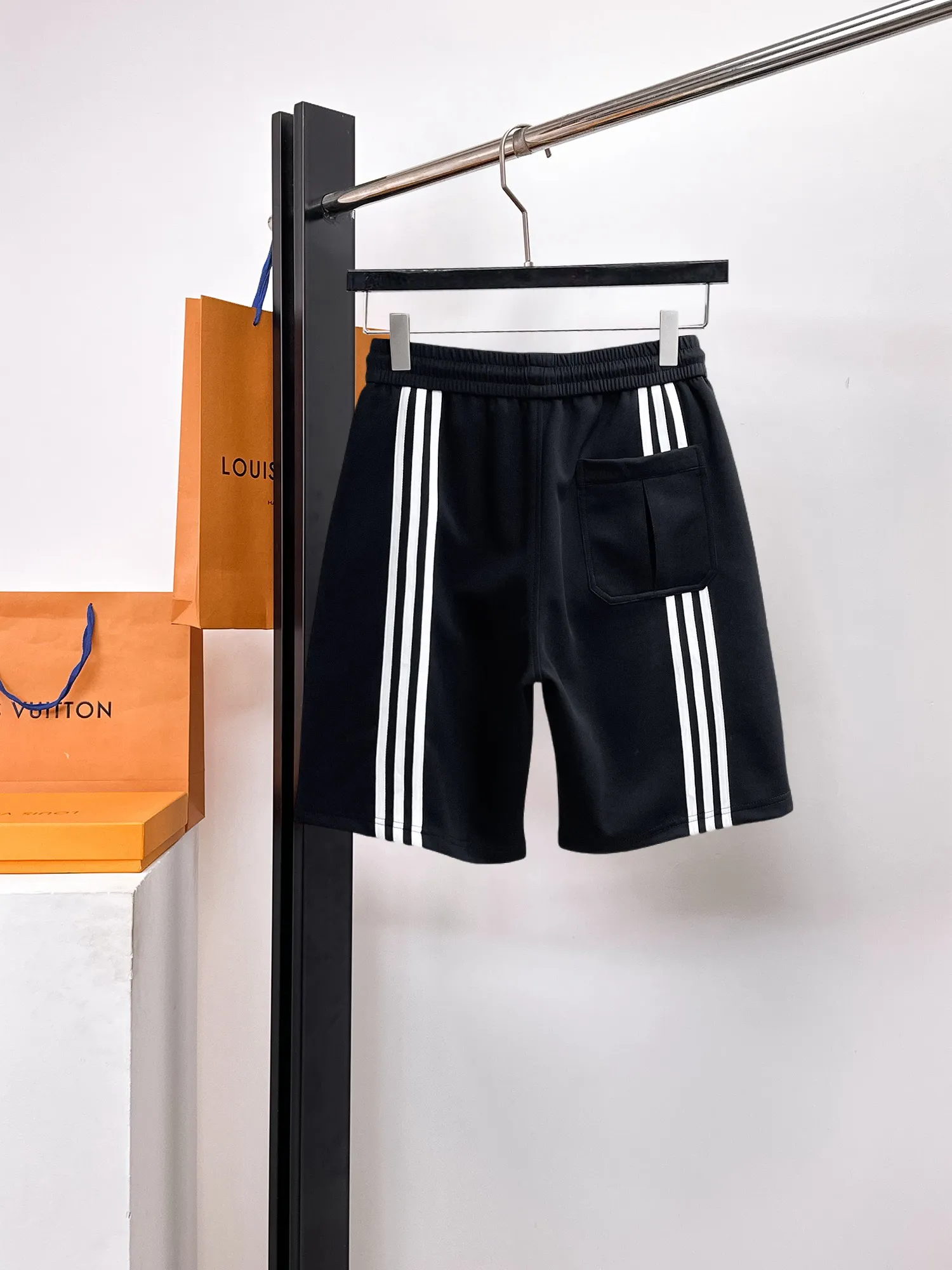 Y 3 Complete three standards 2026 summer New Arrival men's casual shorts, advanced custom-made Breathable fabric Breathable fabric with high elasticity and comfort, impeccable details, top-grade accessories, original logo design concept, delicate and soft feel! The upper body fit is awesome! Size: M-XXXL Please state your height and weight when ordering