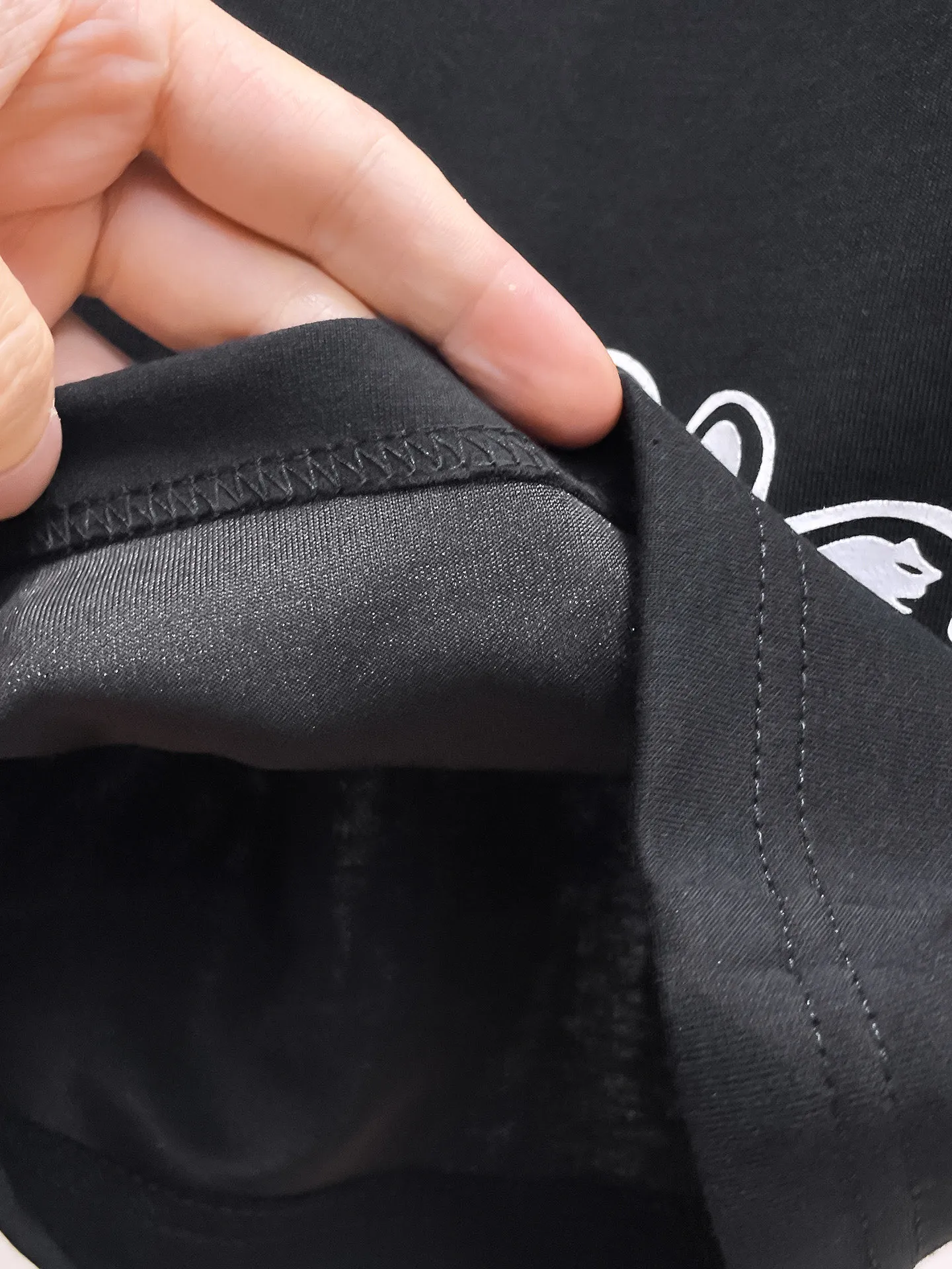 Y 3 Complete three standards 2026 summer New Arrival men's casual shorts, advanced custom-made Breathable fabric Breathable fabric with high elasticity and comfort, impeccable details, top-grade accessories, original logo design concept, delicate and soft feel! The upper body fit is awesome! Size: M-XXXL Please state your height and weight when ordering