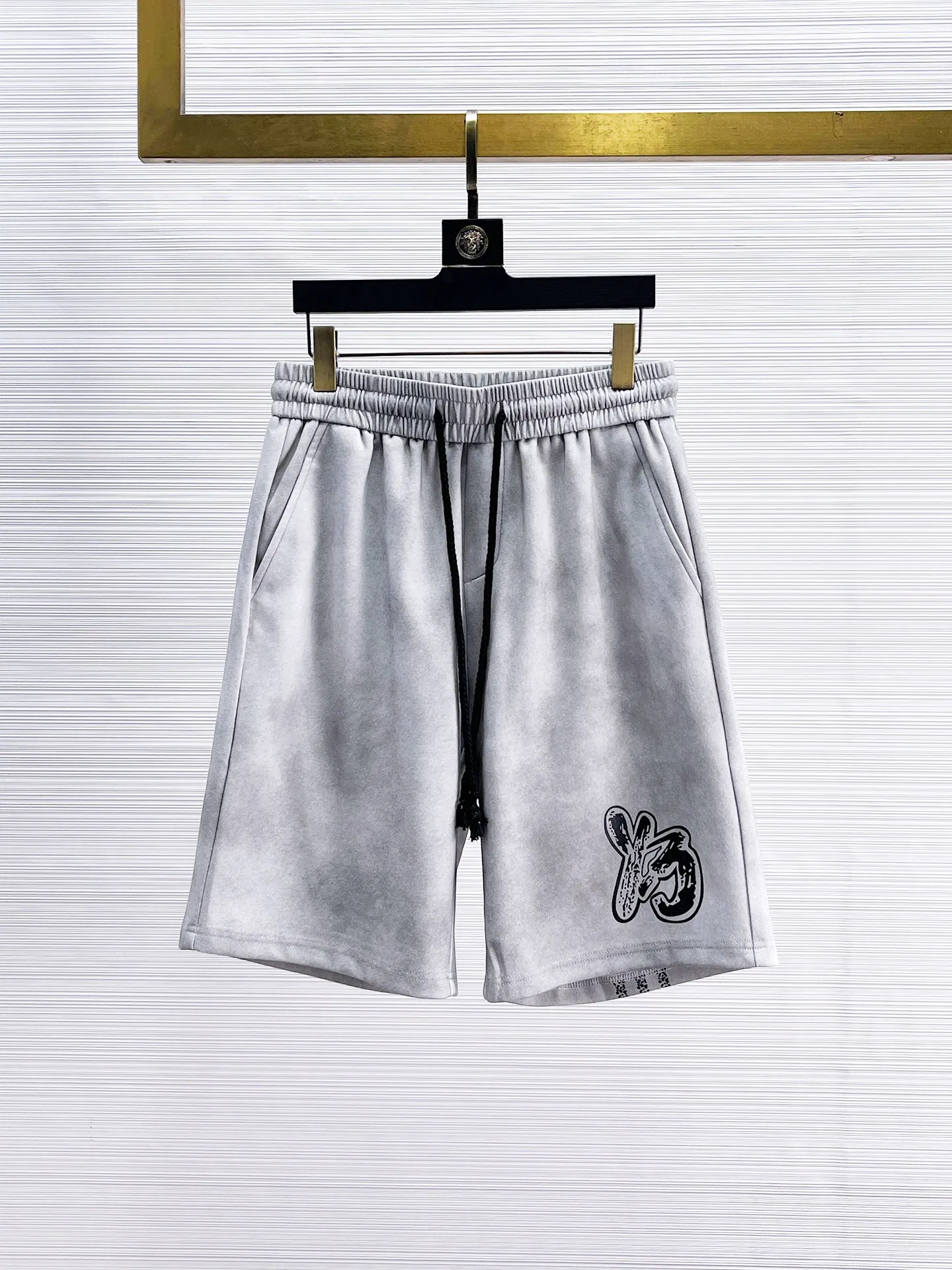 Y 3 Complete three standards 2026 summer New Arrival men's casual shorts, advanced custom-made Breathable fabric Breathable fabric with high elasticity and comfort, impeccable details, top-grade accessories, original logo design concept, delicate and soft feel! The upper body fit is awesome! Size: M-XXXL Please state your height and weight when ordering