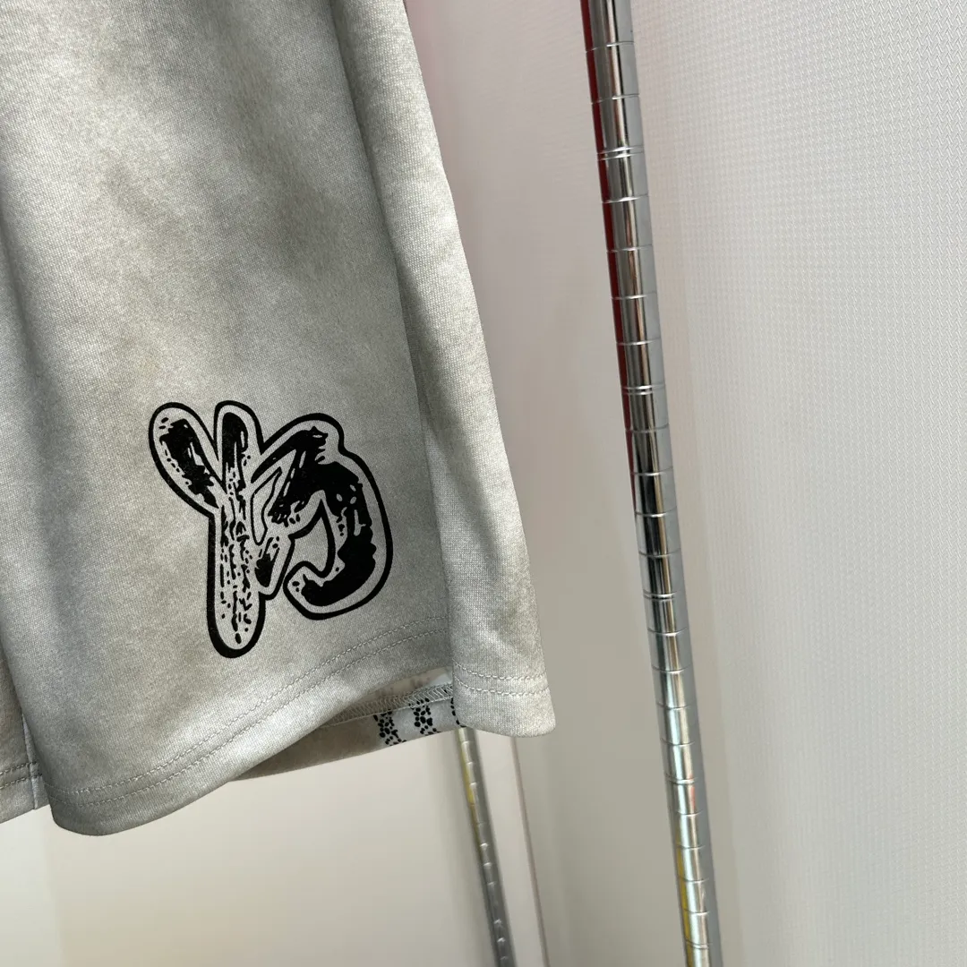 Y 3 Complete three standards 2026 summer New Arrival men's casual shorts, advanced custom-made Breathable fabric Breathable fabric with high elasticity and comfort, impeccable details, top-grade accessories, original logo design concept, delicate and soft feel! The upper body fit is awesome! Size: M-XXXL Please state your height and weight when ordering