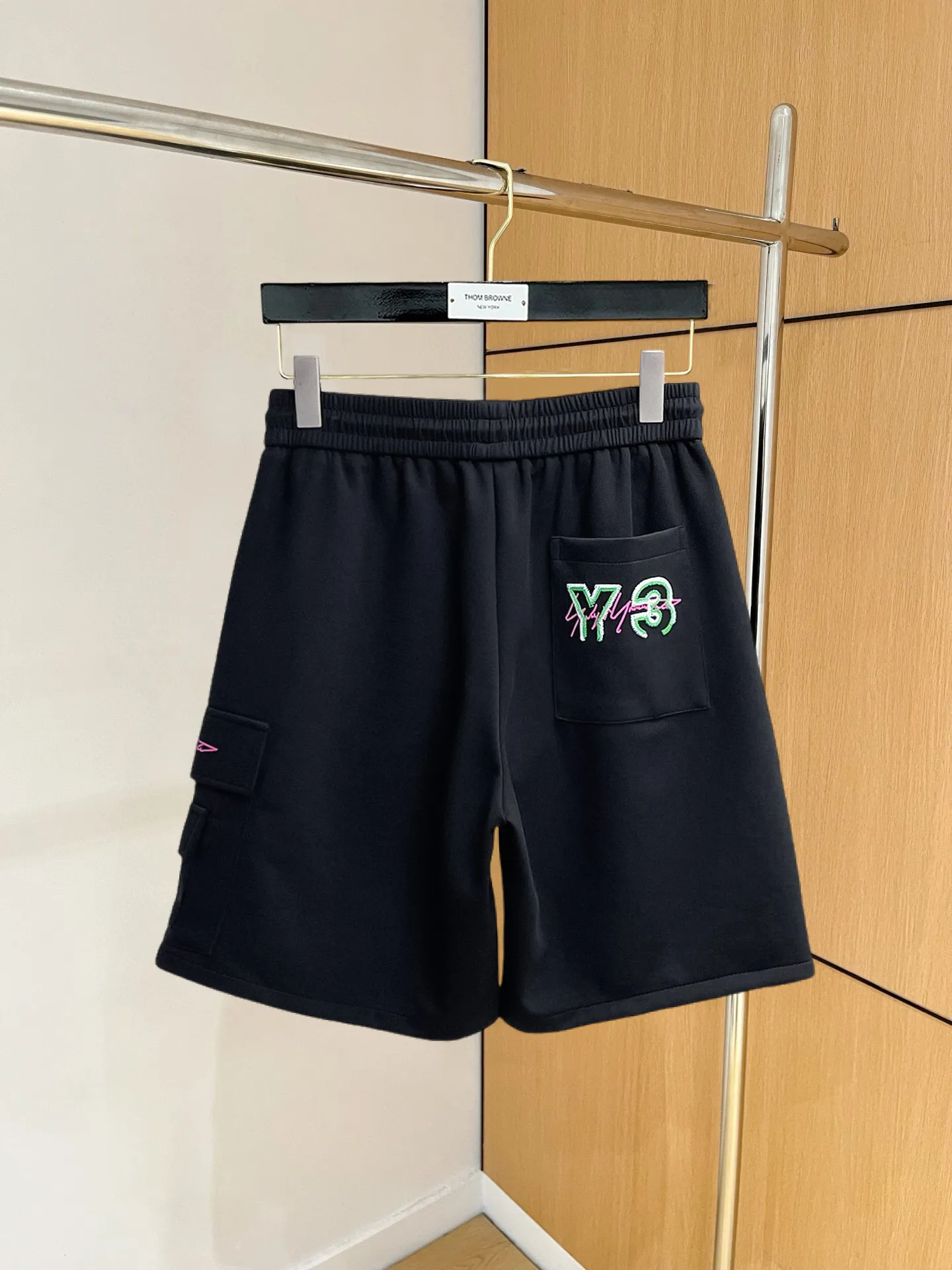 Y 3 Complete three standards 2026 summer New Arrival men's casual shorts, advanced custom-made Breathable fabric Breathable fabric with high elasticity and comfort, impeccable details, top-grade accessories, original logo design concept, delicate and soft feel! The upper body fit is awesome! Size: M-XXXL Please state your height and weight when ordering