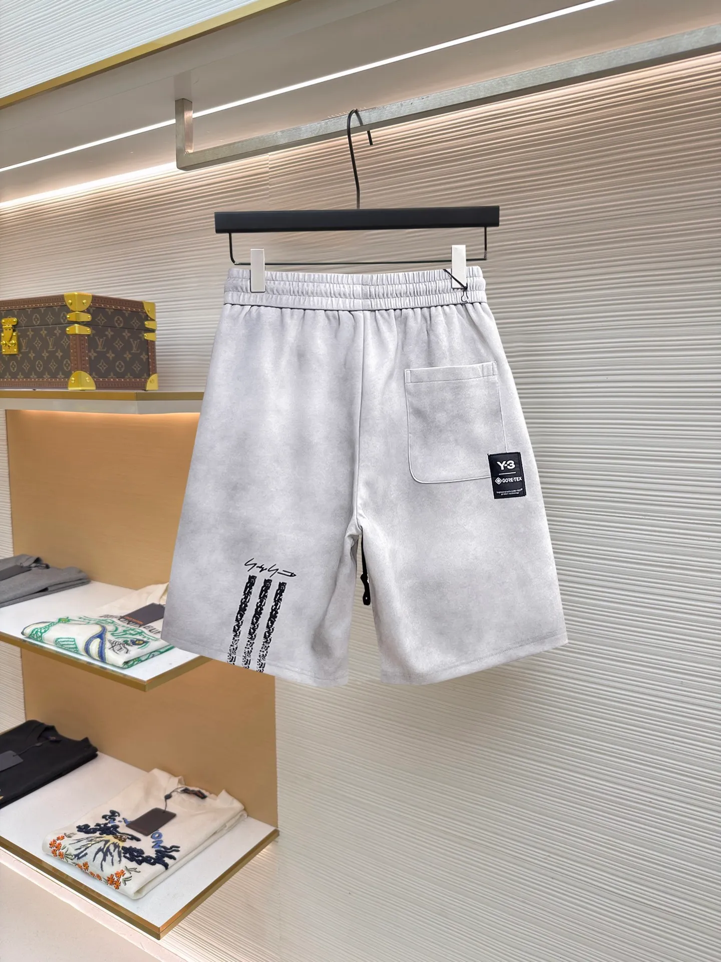 Y 3 Complete three standards 2026 summer New Arrival men's casual shorts, advanced custom-made Breathable fabric Breathable fabric with high elasticity and comfort, impeccable details, top-grade accessories, original logo design concept, delicate and soft feel! The upper body fit is awesome! Size: M-XXXL Please state your height and weight when ordering