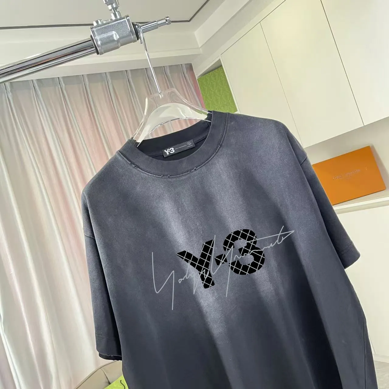 Y-3 2025 Summer New Arrival Washed gradient old and worn Personalized letter logo printing Short-sleeved T-shirt Customized fabric g Men and women Same Style Size: S M L XL XXL Five sizes Color: Black White Gradient black Gradient red