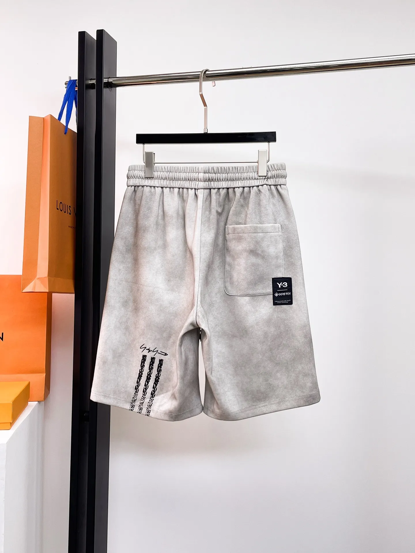 Y 3 Complete three standards 2026 summer New Arrival men's casual shorts, advanced custom-made Breathable fabric Breathable fabric with high elasticity and comfort, impeccable details, top-grade accessories, original logo design concept, delicate and soft feel! The upper body shape is awesome! Size: M-XXXL Please state your height and weight when ordering