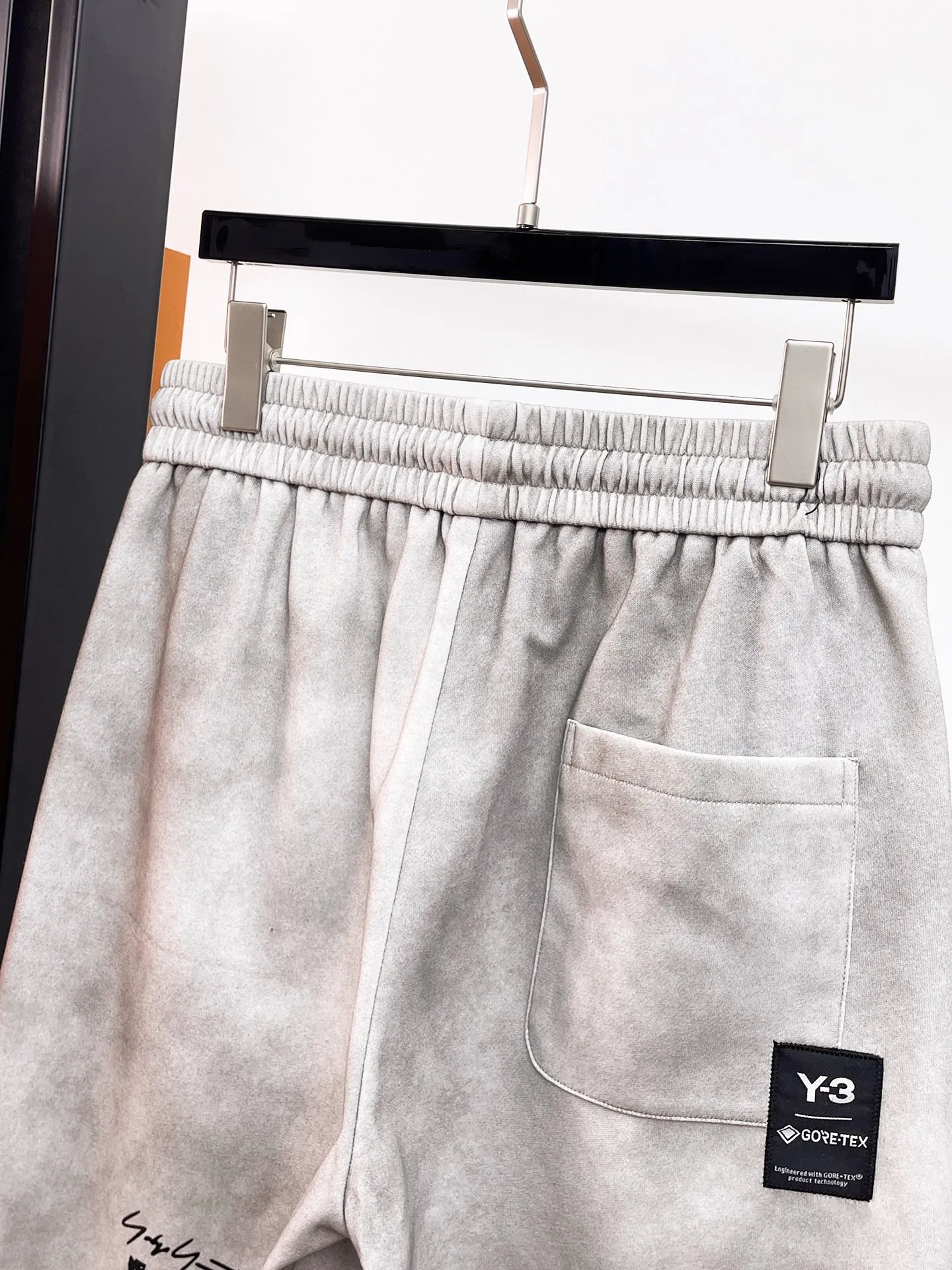 Y 3 Complete three standards 2026 summer New Arrival men's casual shorts, advanced custom-made Breathable fabric Breathable fabric with high elasticity and comfort, impeccable details, top-grade accessories, original logo design concept, delicate and soft feel! The upper body shape is awesome! Size: M-XXXL Please state your height and weight when ordering