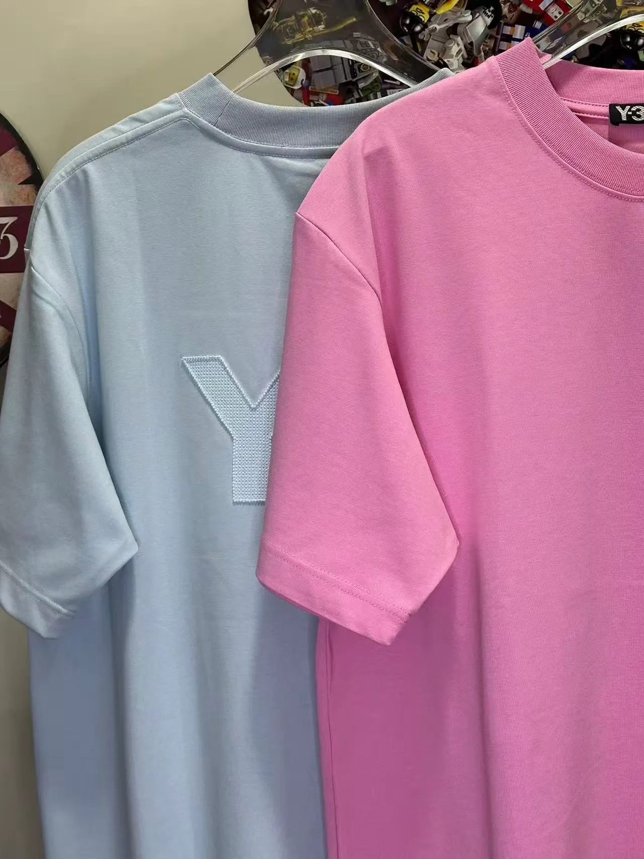 L 26709# Y-3 New spring and summer model, the original high version Y-3. The fabric is made of high-density pure cotton. It does not deform or shrink. Process introduction: Catwalk style. Personalized logo on the front and rear panels. The left sleeve uses 10,000-needle BEHRINGER precision embroidery🪡 Color: Black White Light Blue Pink Size: S-XXL