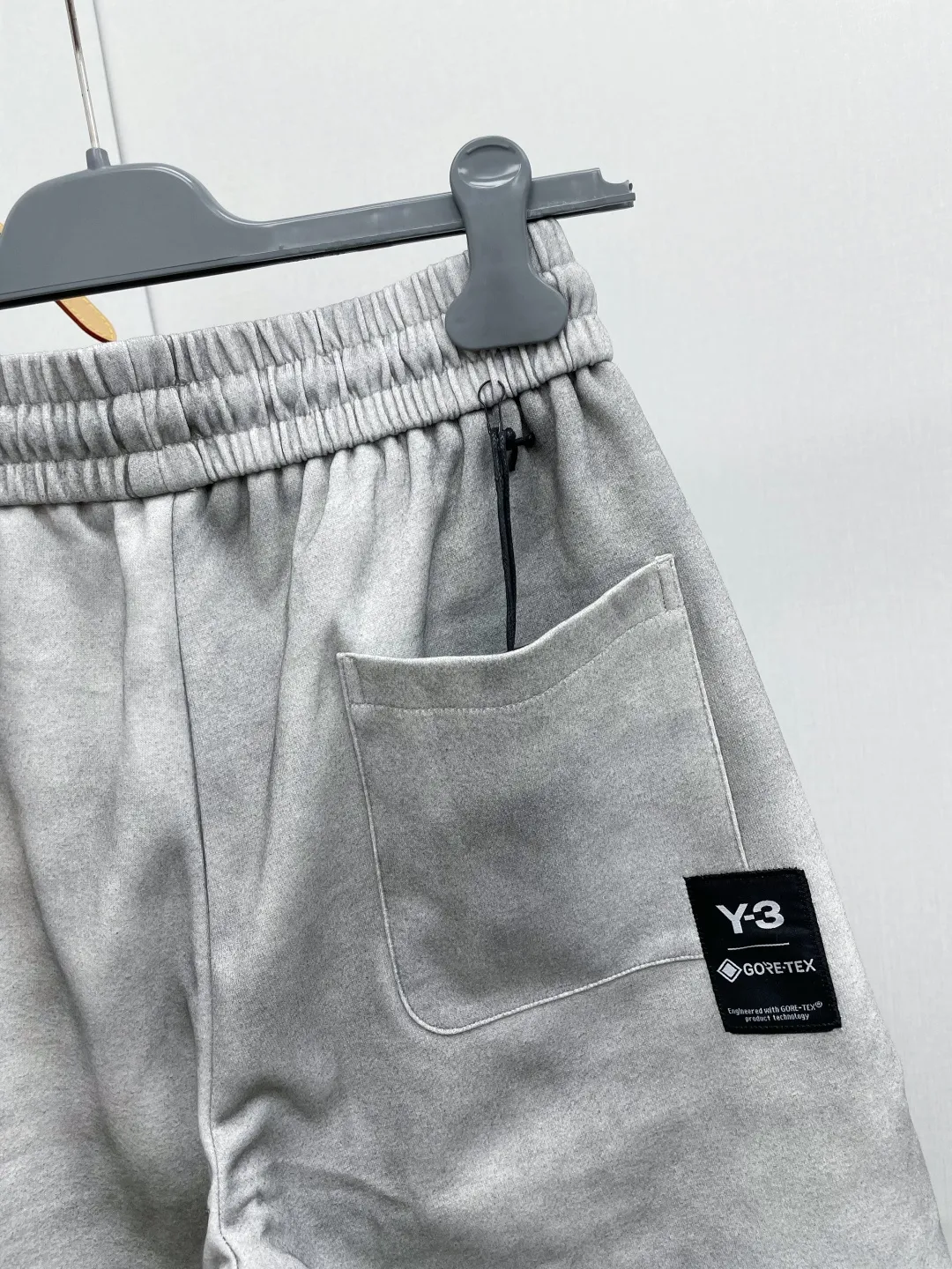 Y 3 Yohji Yamamoto 2026 Summer New Arrival printed letter brand LOGO casual shorts DD are on sale simultaneously on the official website. Brand Classic LOGO casual pants, customized fabrics, excellent comfort and strong touch. Highly recognisable, perfect appearance and craftsmanship. Size:M-3XL