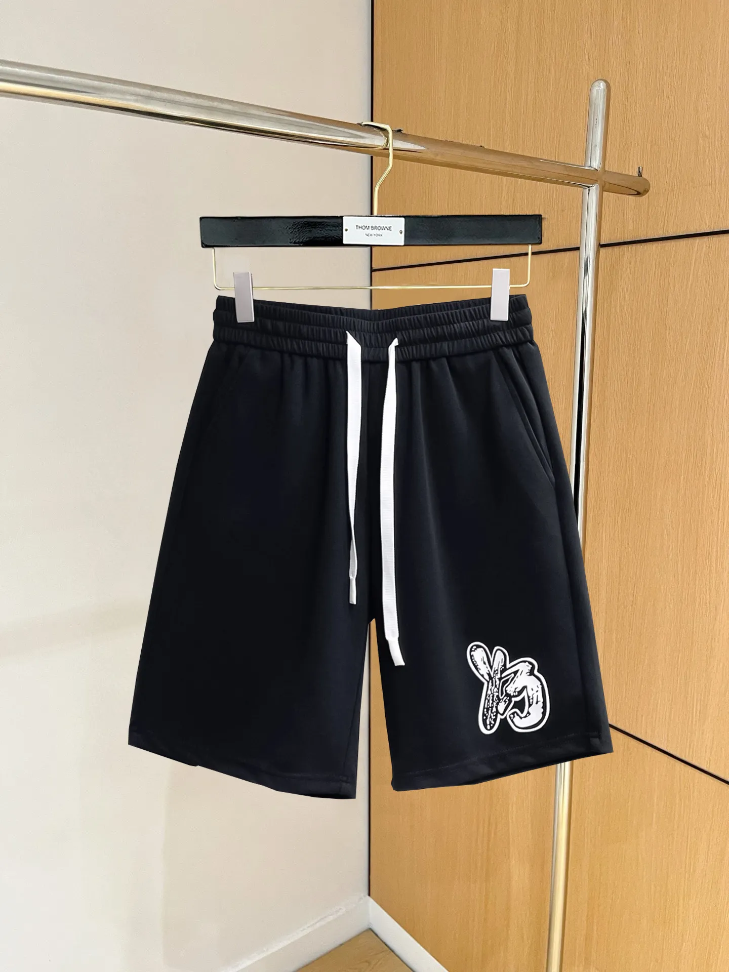 Y 3 Complete three standards 2025 summer New Arrival men's casual shorts, advanced custom-made Breathable fabric Breathable fabric with high stretch and comfort, impeccable details, top-grade accessories, original logo design concept, delicate and soft feel! The upper body fit is awesome! Size: M-XXXL Please state your height and weight when ordering