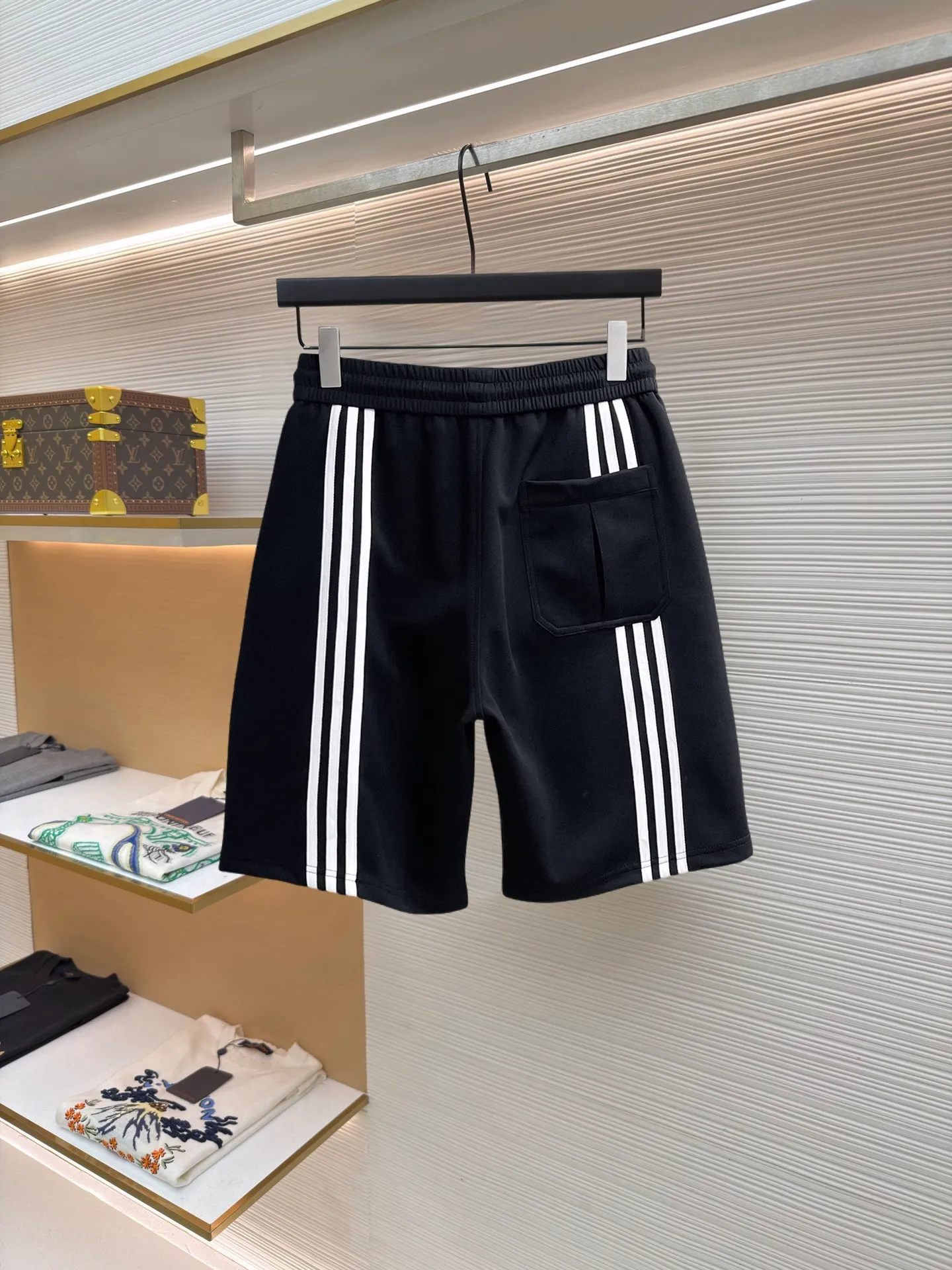 Y 3 Complete three standards 2026 summer New Arrival men's casual shorts, advanced custom-made Breathable fabric Breathable fabric with high elasticity and comfort, impeccable details, top-grade accessories, original logo design concept, delicate and soft feel! The upper body fit is awesome! Size: M-XXXL Please state your height and weight when ordering