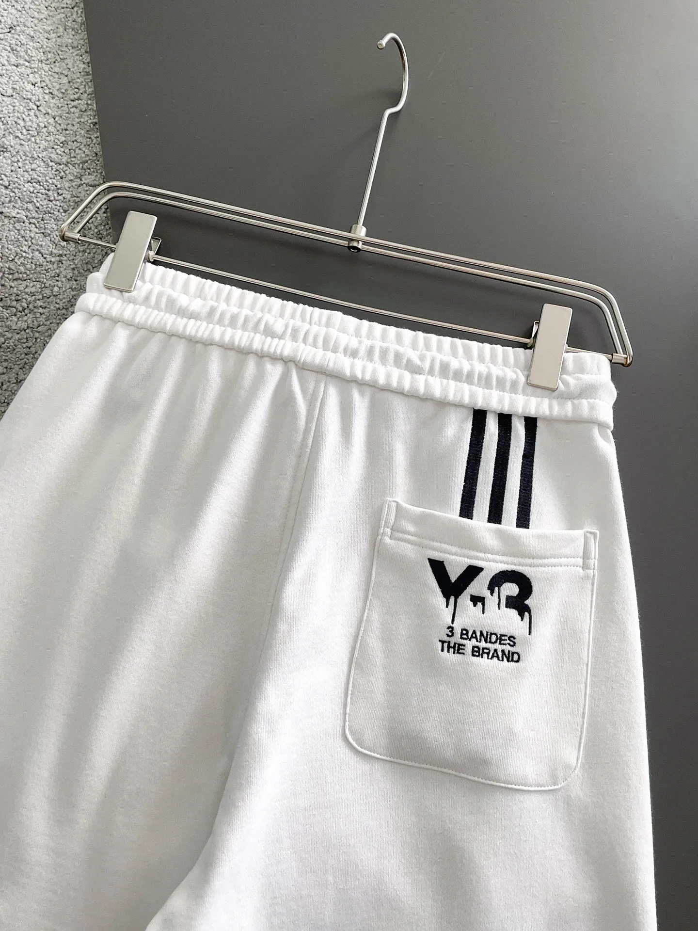 Y 3 [Higher version] The latest products for autumn and winter 2026, available at the counter simultaneously, original goods, fashionable casual trousers and casual pants, using imported original fabrics, top-grade embroidery 🪡 craft letter pattern logo, original hardware accessories decoration, simple yet fashionable, fashionable and handsome upper body, Sizes: M-3XL