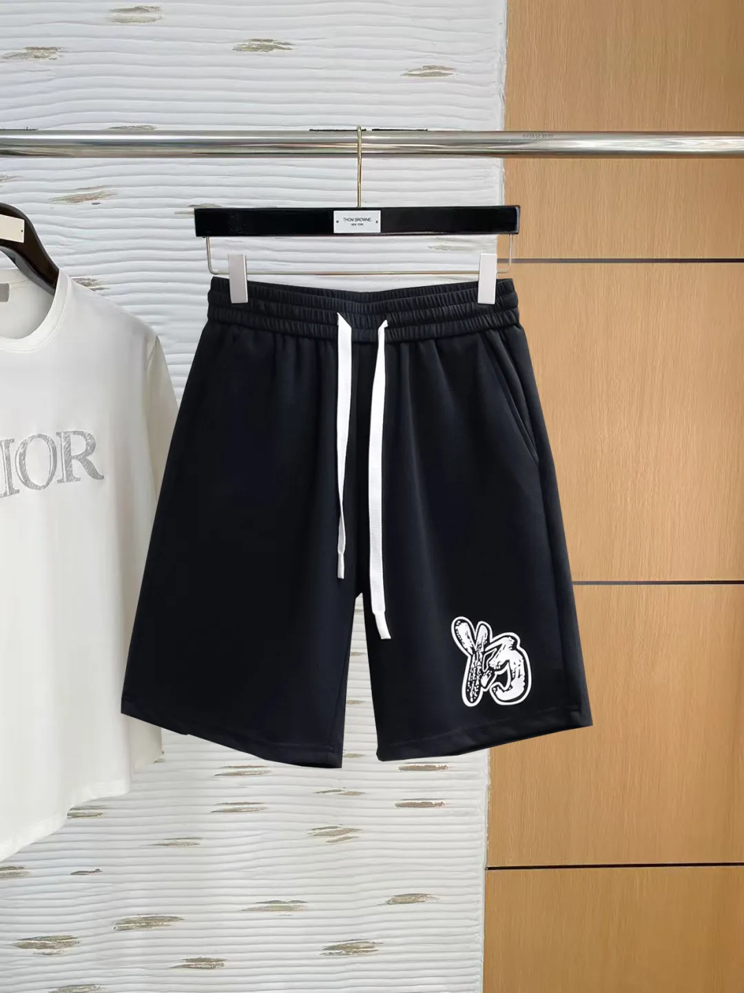 Y 3 Complete three standards 2026 summer New Arrival men's casual shorts, advanced custom-made Breathable fabric Breathable fabric with high elasticity and comfort, impeccable details, top-grade accessories, original logo design concept, delicate and soft feel! The upper body fit is awesome! Size: M-XXXL Please state your height and weight when ordering