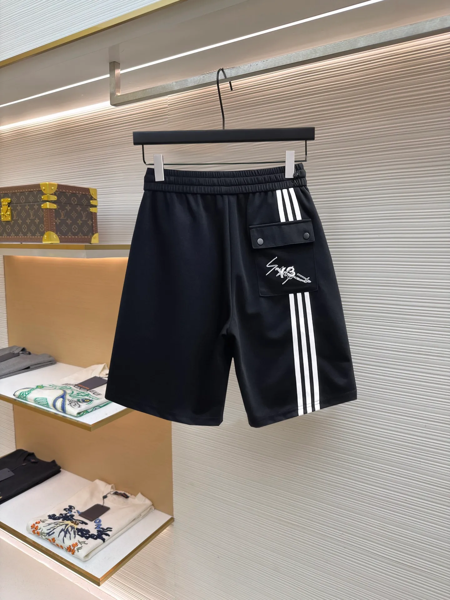 Y 3 Complete three standards 2026 summer New Arrival men's casual shorts, advanced custom-made Breathable fabric Breathable fabric with high elasticity and comfort, impeccable details, top-grade accessories, original logo design concept, delicate and soft feel! The upper body fit is awesome! Size: M-XXXL Please state your height and weight when ordering