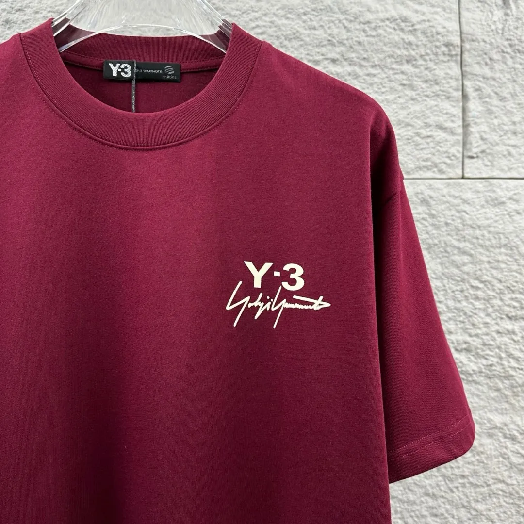 Y 3*Yamamoto*Yoji 2026 Spring and Summer New Arrival Simple signature letters three-dimensional flocking technology Y-3 Customized double yarn plain cotton fabric Short-sleeved T-shirt Men and women Same Style Color: Black White Angora Red Size: S (90-130 pounds) M (120-150 pounds) L (140-165 pounds) XL (160-180 pounds) XXL (180 pounds)