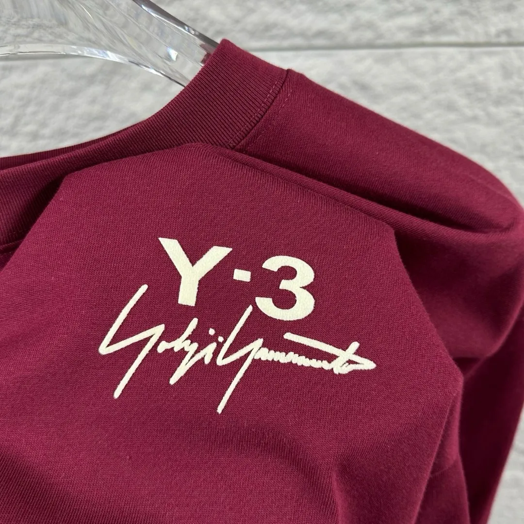 Y 3*Yamamoto*Yoji 2026 Spring and Summer New Arrival Simple signature letters three-dimensional flocking technology Y-3 Customized double yarn plain cotton fabric Short-sleeved T-shirt Men and women Same Style Color: Black White Angora Red Size: S (90-130 pounds) M (120-150 pounds) L (140-165 pounds) XL (160-180 pounds) XXL (180 pounds)
