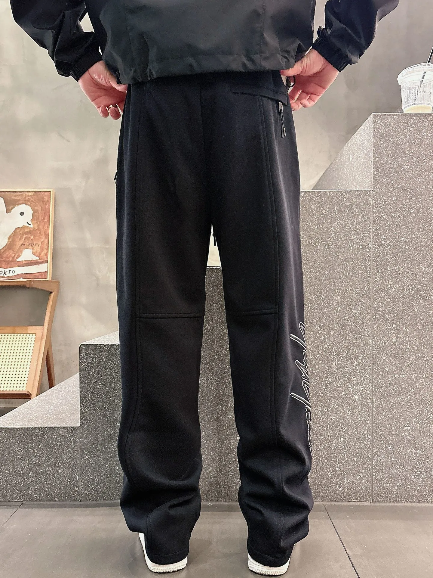 Y 3 [Higher version] The latest products for autumn and winter 2026, available at the counter simultaneously, original goods, fashionable casual trousers and casual pants, using imported original fabrics, top-grade embroidery 🪡 craft letter pattern logo, original hardware accessories decoration, simple yet fashionable, fashionable and handsome upper body, Sizes: M-3XL