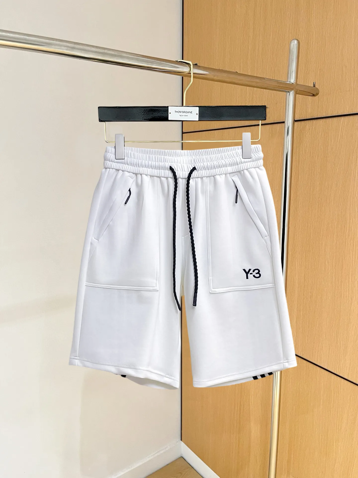 Y 3 Complete three standards 2026 summer New Arrival men's casual shorts, advanced custom-made Breathable fabric Breathable fabric with high elasticity and comfort, impeccable details, top-grade accessories, original logo design concept, delicate and soft feel! The upper body fit is awesome! Size: M-XXXL Please state your height and weight when ordering