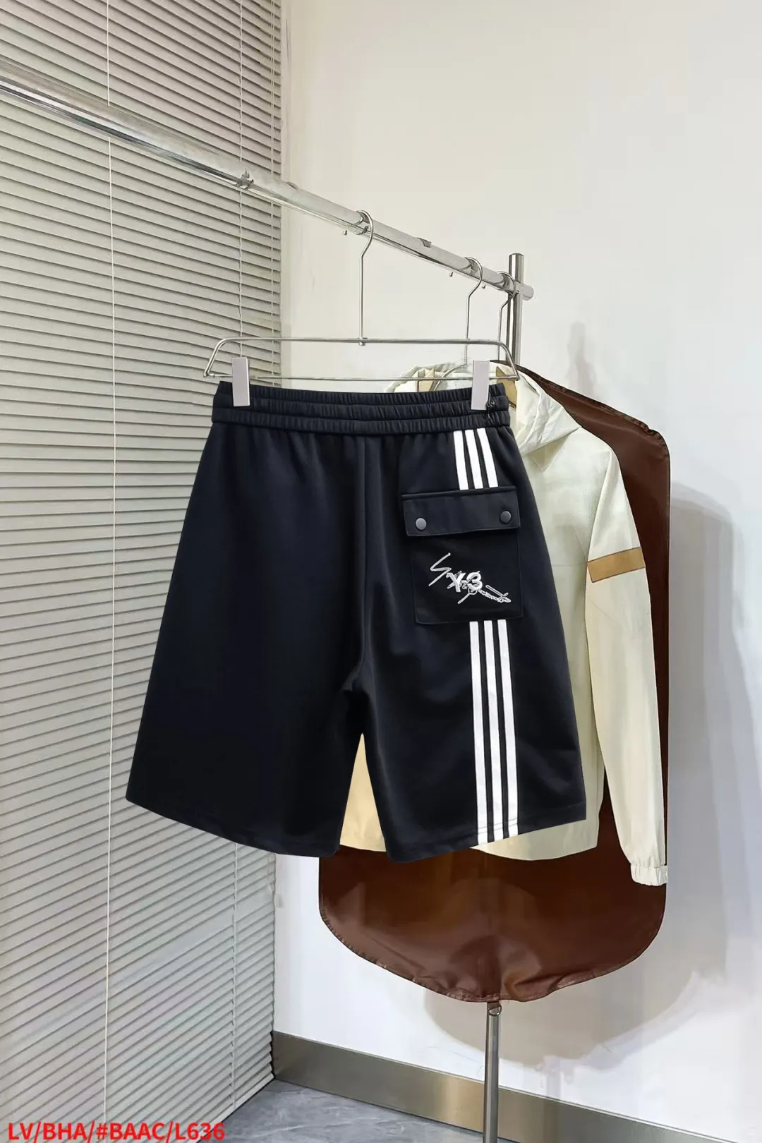 Y 3 Complete three standards 2026 summer New Arrival men's casual shorts, advanced custom-made Breathable fabric Breathable fabric with high elasticity and comfort, impeccable details, top-grade accessories, original logo design concept, delicate and soft feel! The upper body fit is awesome! Size: M-XXXL Please state your height and weight when ordering