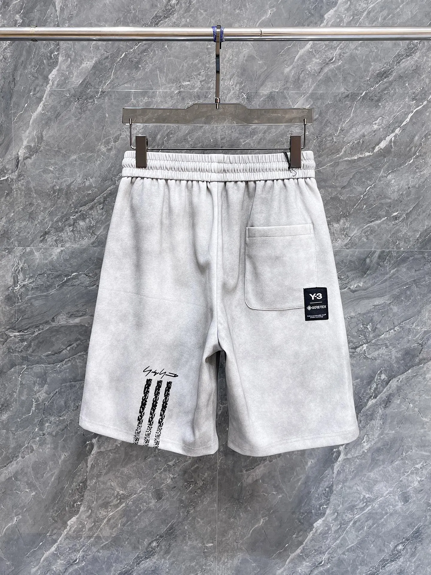 Y 3 Complete three standards 2026 summer New Arrival men's casual shorts, advanced custom-made Breathable fabric Breathable fabric with high elasticity and comfort, impeccable details, top-grade accessories, original logo design concept, delicate and soft feel! The upper body fit is awesome! Size: M-XXXL Please state your height and weight when ordering