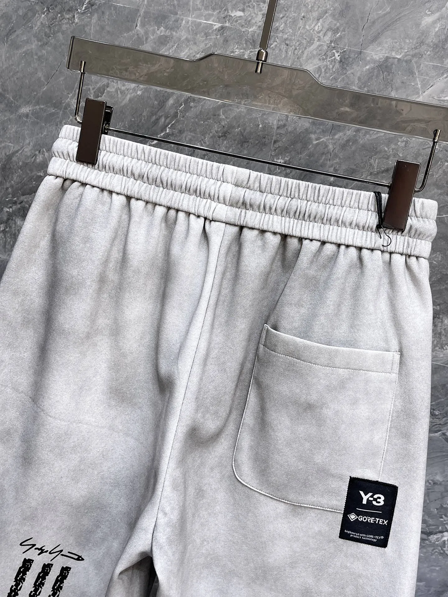 Y 3 Complete three standards 2026 summer New Arrival men's casual shorts, advanced custom-made Breathable fabric Breathable fabric with high elasticity and comfort, impeccable details, top-grade accessories, original logo design concept, delicate and soft feel! The upper body fit is awesome! Size: M-XXXL Please state your height and weight when ordering