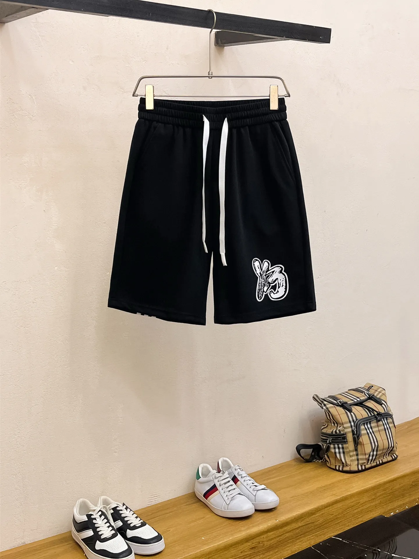 Y 3 Complete three standards 2026 summer New Arrival men's casual shorts, advanced custom-made Breathable fabric Breathable fabric with high elasticity and comfort, impeccable details, top-grade accessories, original logo design concept, delicate and soft feel! The upper body fit is awesome! Size: M-XXXL Please state your height and weight when ordering