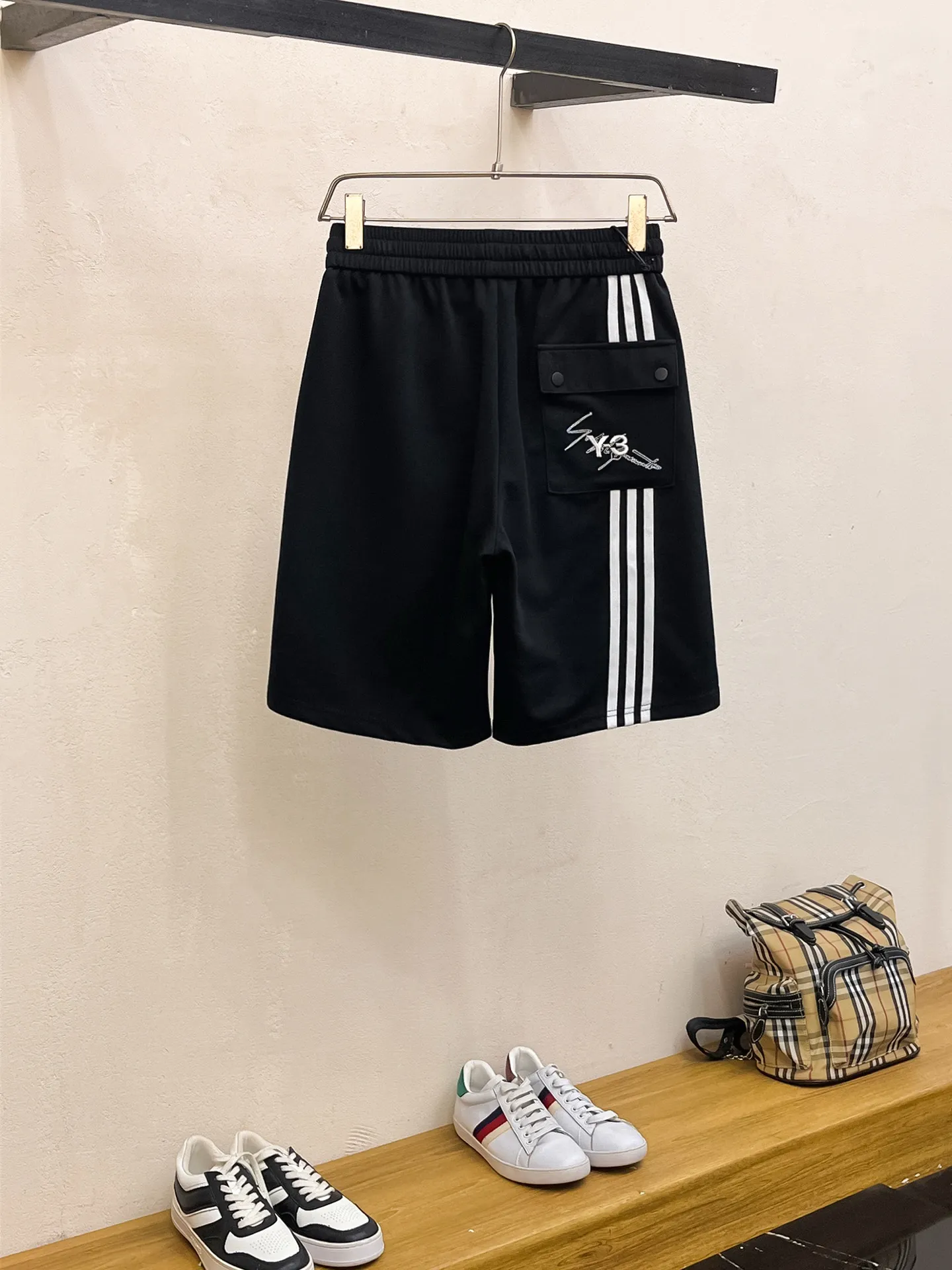 Y 3 Complete three standards 2026 summer New Arrival men's casual shorts, advanced custom-made Breathable fabric Breathable fabric with high elasticity and comfort, impeccable details, top-grade accessories, original logo design concept, delicate and soft feel! The upper body fit is awesome! Size: M-XXXL Please state your height and weight when ordering