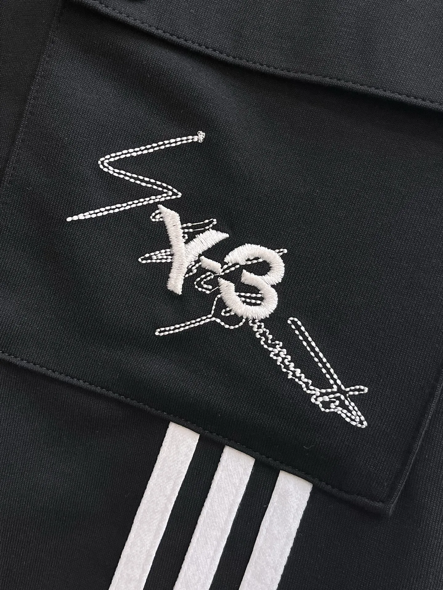 Y 3 Complete three standards 2026 summer New Arrival men's casual shorts, advanced custom-made Breathable fabric Breathable fabric with high elasticity and comfort, impeccable details, top-grade accessories, original logo design concept, delicate and soft feel! The upper body fit is awesome! Size: M-XXXL Please state your height and weight when ordering