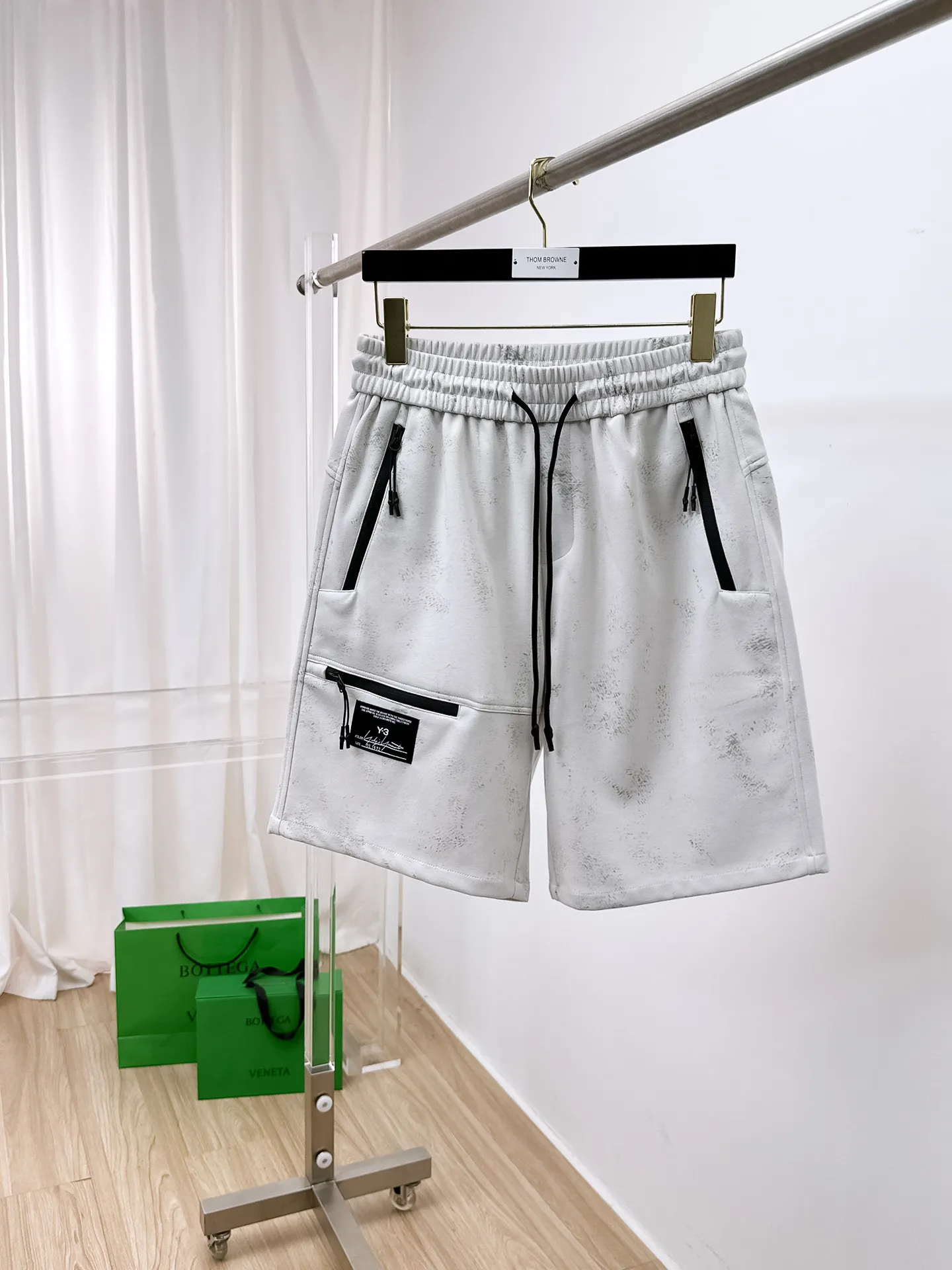 Y 3 Complete three standards 2026 summer New Arrival men's casual shorts, advanced custom-made Breathable fabric Breathable fabric with high elasticity and comfort, impeccable details, top-grade accessories, original logo design concept, delicate and soft feel! The upper body fit is awesome! Size: M-XXXL Please state your height and weight when ordering