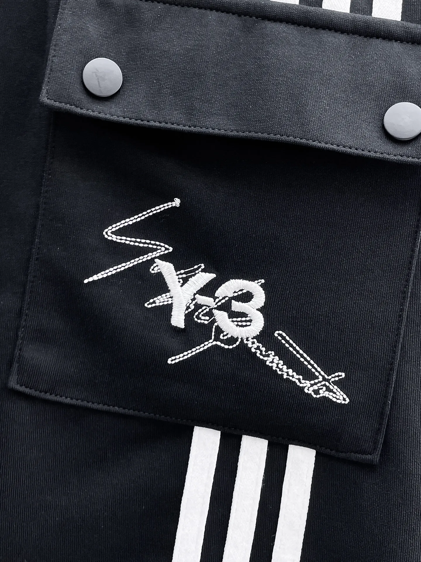 Y 3 Complete three standards 2026 summer New Arrival men's casual shorts, advanced custom-made Breathable fabric Breathable fabric with high elasticity and comfort, impeccable details, top-grade accessories, original logo design concept, delicate and soft feel! The upper body fit is awesome! Size: M-XXXL Please state your height and weight when ordering