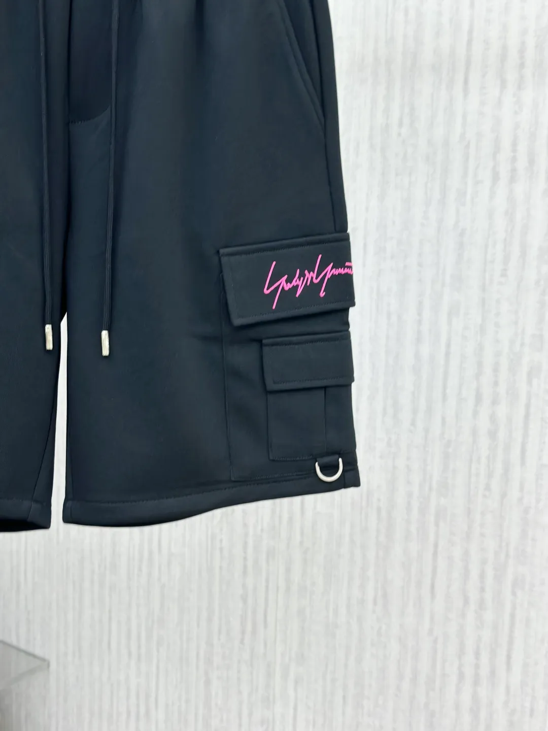 Y 3 2026 Summer New Arrival men's casual shorts, advanced custom fabrics, Breathable comfort, impeccable details, top accessories, original logo design concept, delicate and soft feel! The upper body fit is awesome! Size: M-XXXL Please state your height and weight when ordering