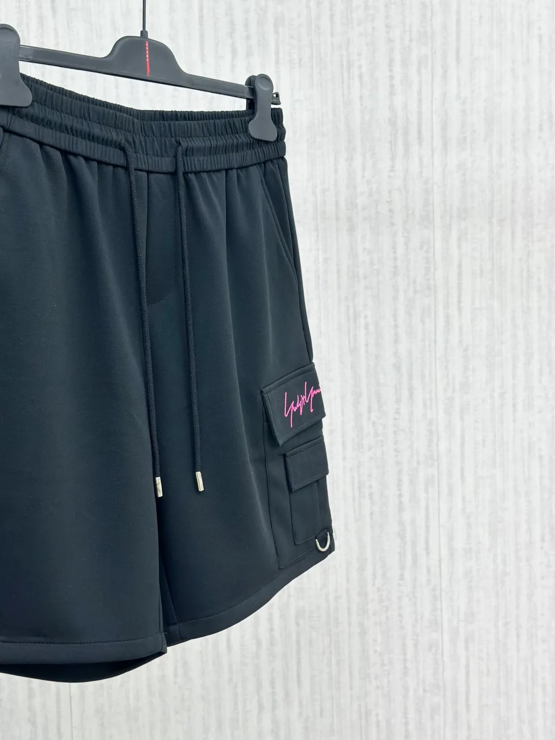 Y 3 2026 Summer New Arrival men's casual shorts, advanced custom fabrics, Breathable comfort, impeccable details, top accessories, original logo design concept, delicate and soft feel! The upper body fit is awesome! Size: M-XXXL Please state your height and weight when ordering