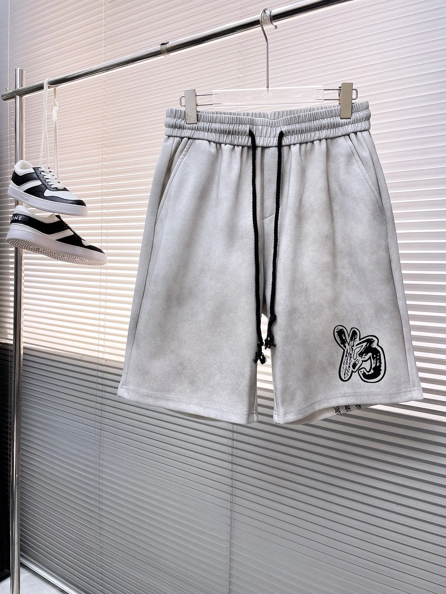 Y 3 Complete three standards 2026 summer New Arrival men's casual shorts, advanced custom-made Breathable fabric Breathable fabric with high elasticity and comfort, impeccable details, top-grade accessories, original logo design concept, delicate and soft feel! The upper body fit is awesome! Size: M-XXXL Please state your height and weight when ordering