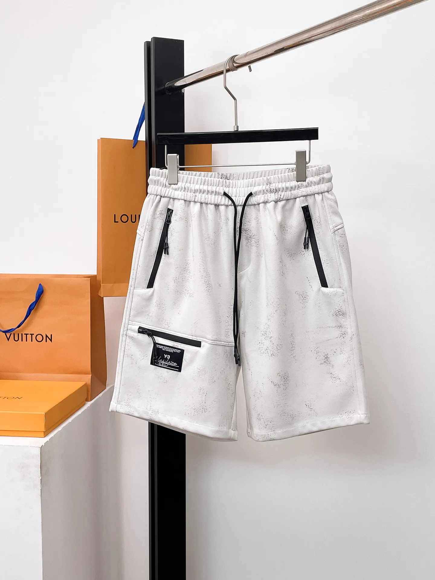 Y 3 Complete three standards 2026 summer New Arrival men's casual shorts, advanced custom-made Breathable fabric Breathable fabric with high elasticity and comfort, impeccable details, top-grade accessories, original logo design concept, delicate and soft feel! The upper body fit is awesome! Size: M-XXXL Please state your height and weight when ordering