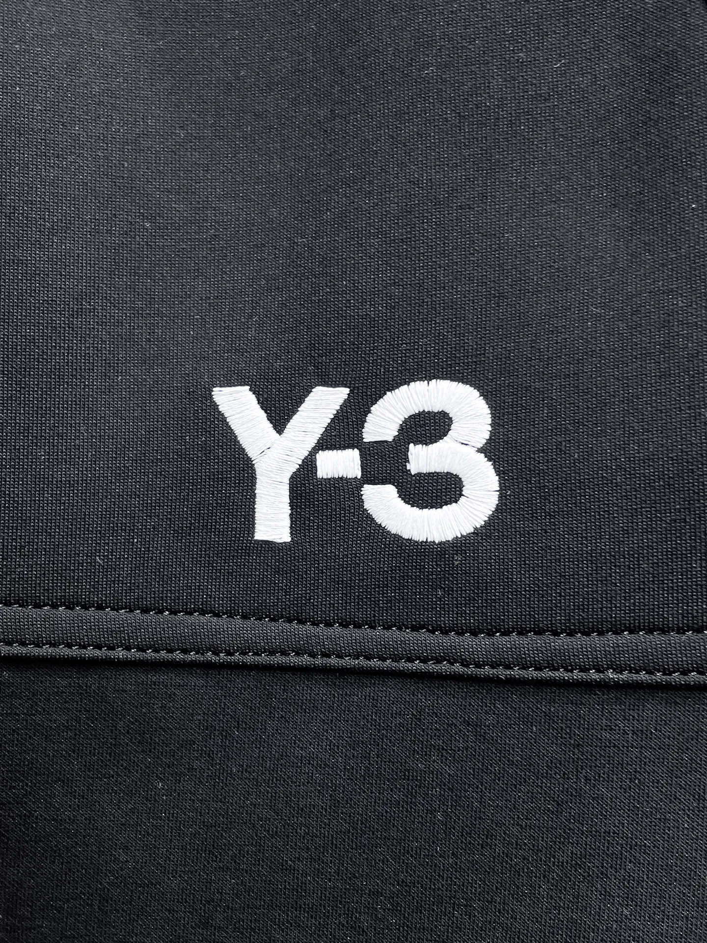 Y 3 Complete three standards 2026 summer New Arrival men's casual shorts, advanced custom-made Breathable fabric Breathable fabric with high elasticity and comfort, impeccable details, top-grade accessories, original logo design concept, delicate and soft feel! The upper body fit is awesome! Size: M-XXXL Please state your height and weight when ordering