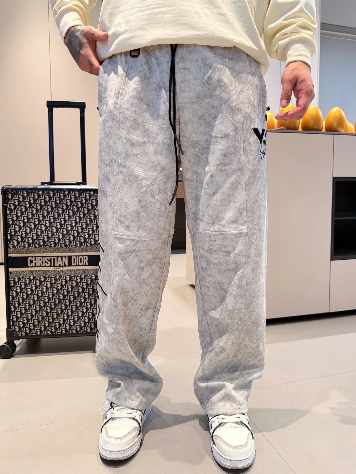 Y 3 [Higher version] The latest products for autumn and winter 2026, available at the counter simultaneously, original goods, fashionable casual trousers and casual pants, using imported original fabrics, top-grade embroidery 🪡 craft letter pattern logo, original hardware accessories decoration, simple yet fashionable, fashionable and handsome upper body, Sizes: M-3XL